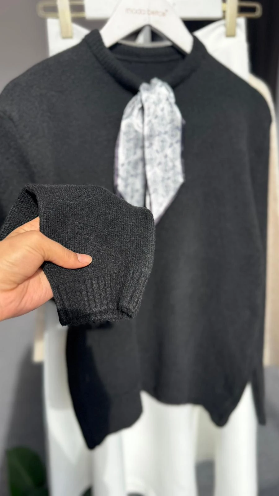 yakası fularlı yün kazak SİYAH