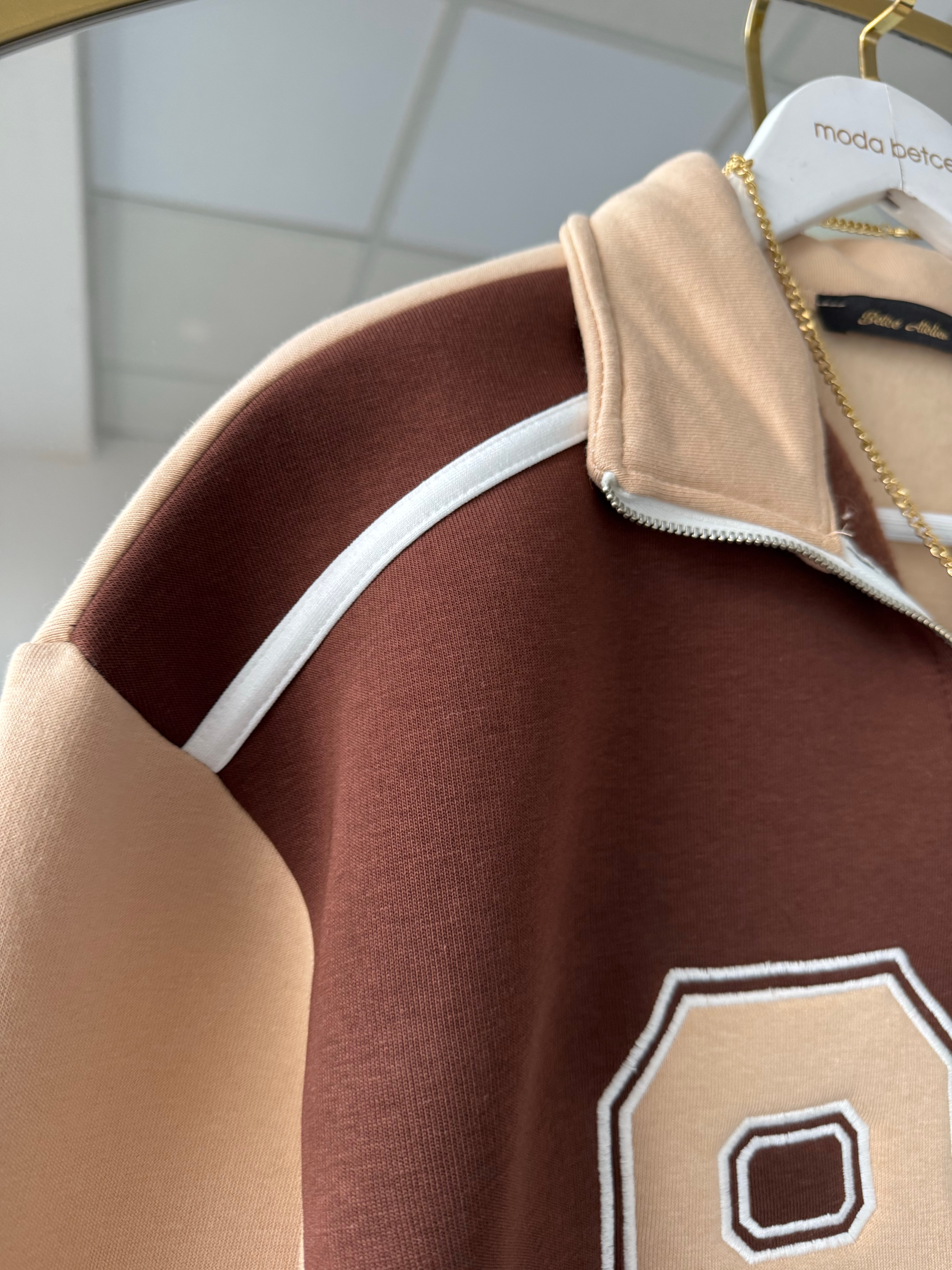 94 Nakışlı sweat Kahverengi
