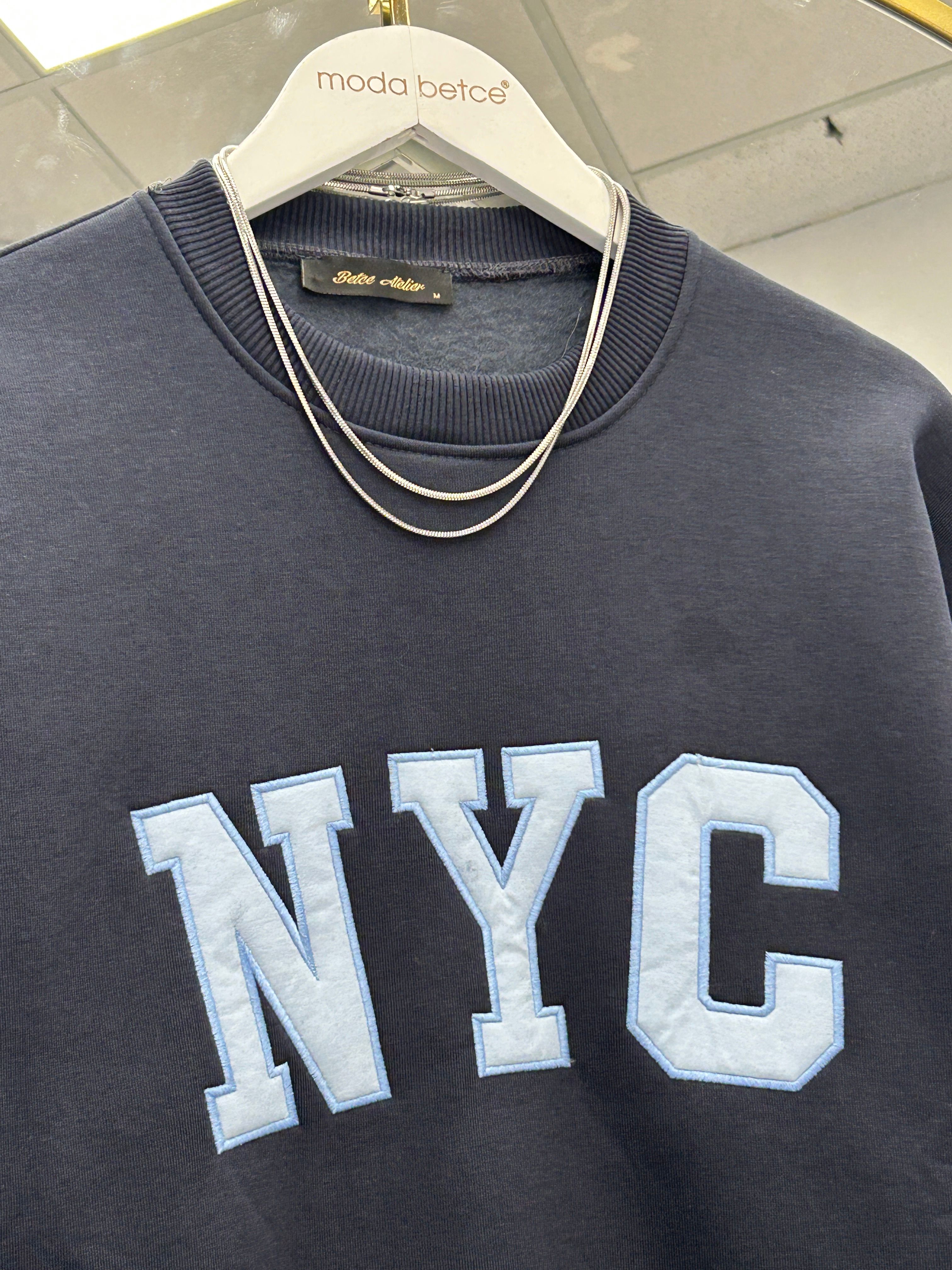 NYC nakışlı siyah sweat