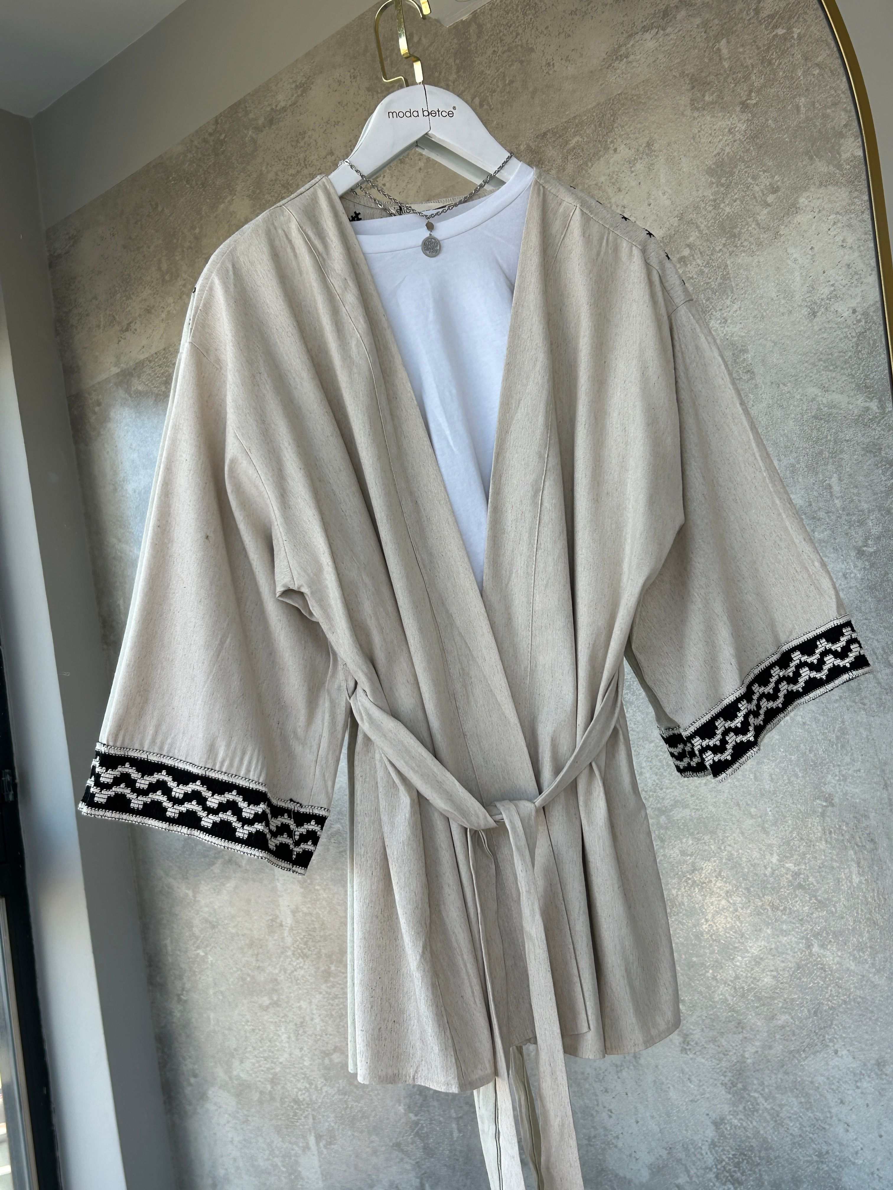 Nakışlı Üst Kimono Krem 