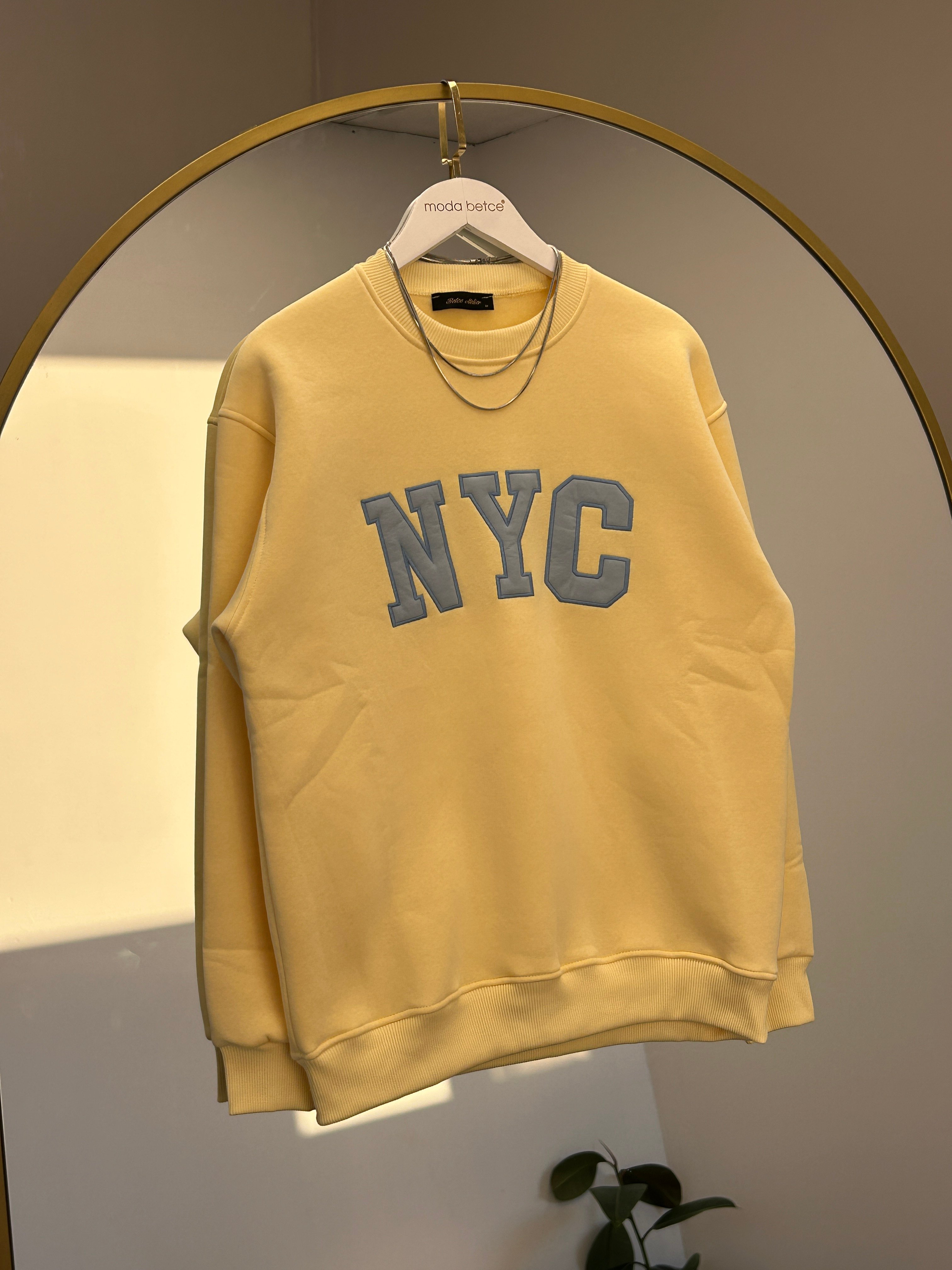 NYC nakışlı sweat sarı
