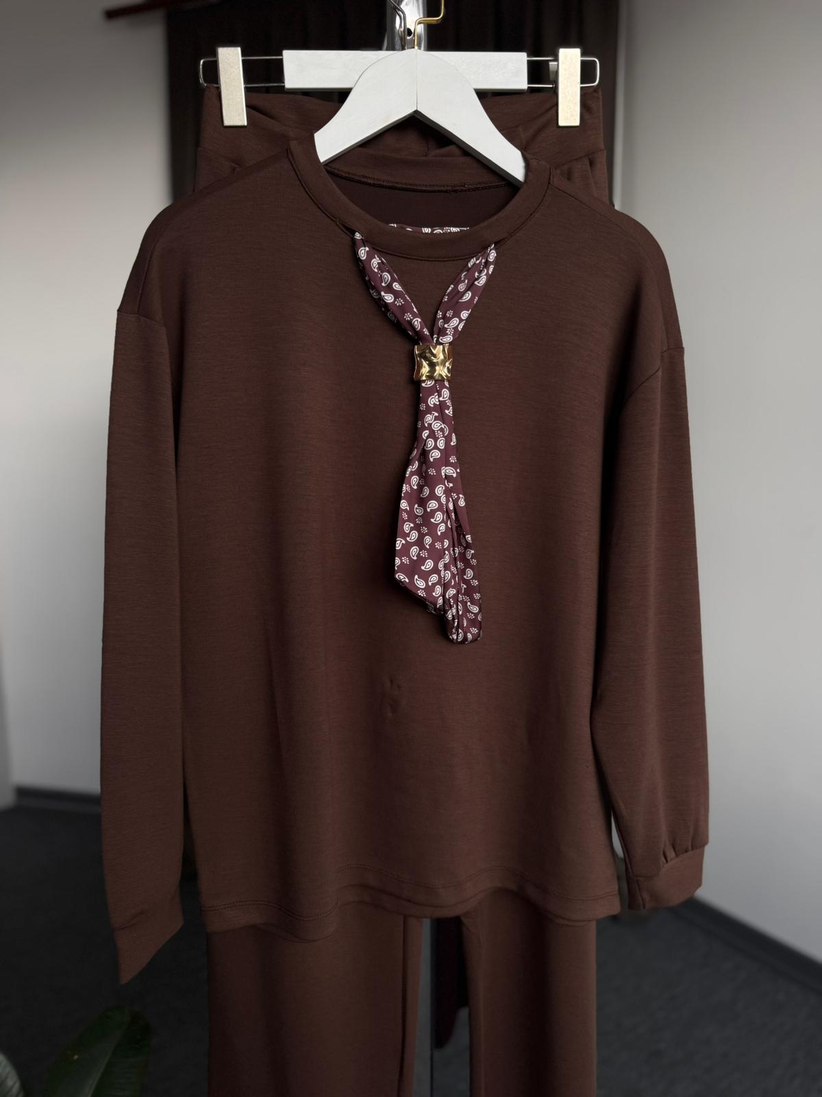 Yakası fülarlı oysh takım  KAHVERENGİ