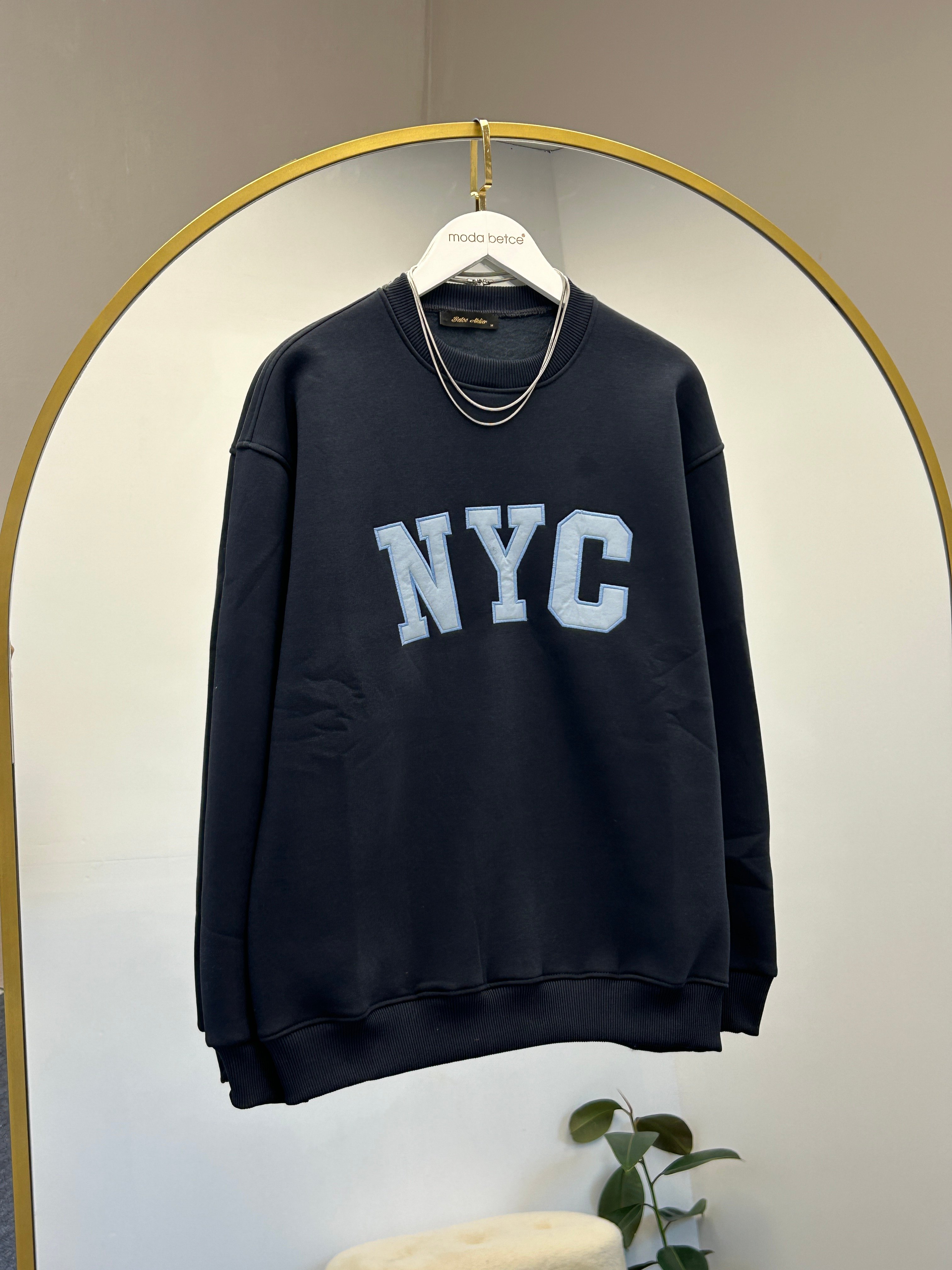 NYC nakışlı siyah sweat