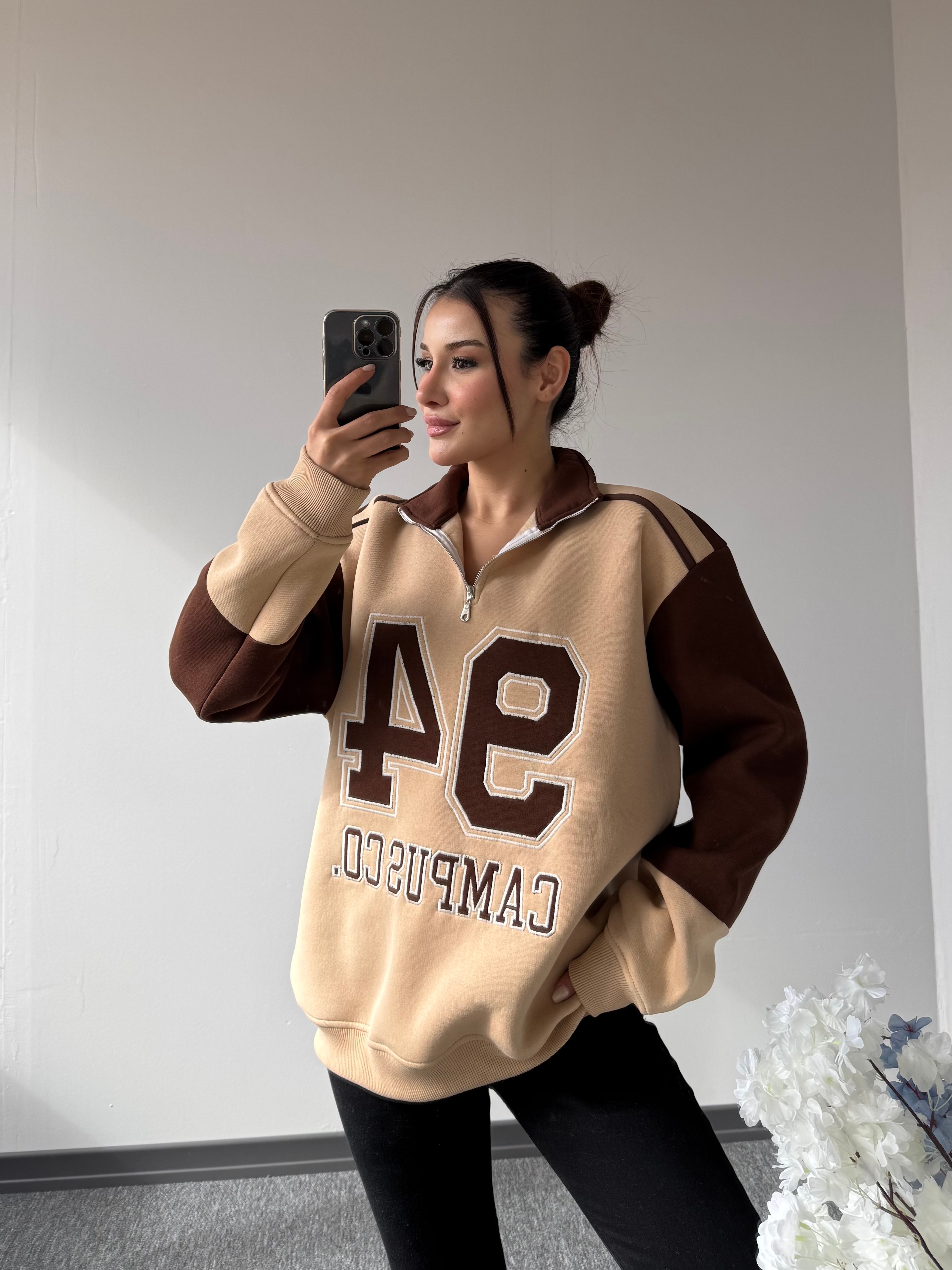 94 nakışlı oversize sweat bej