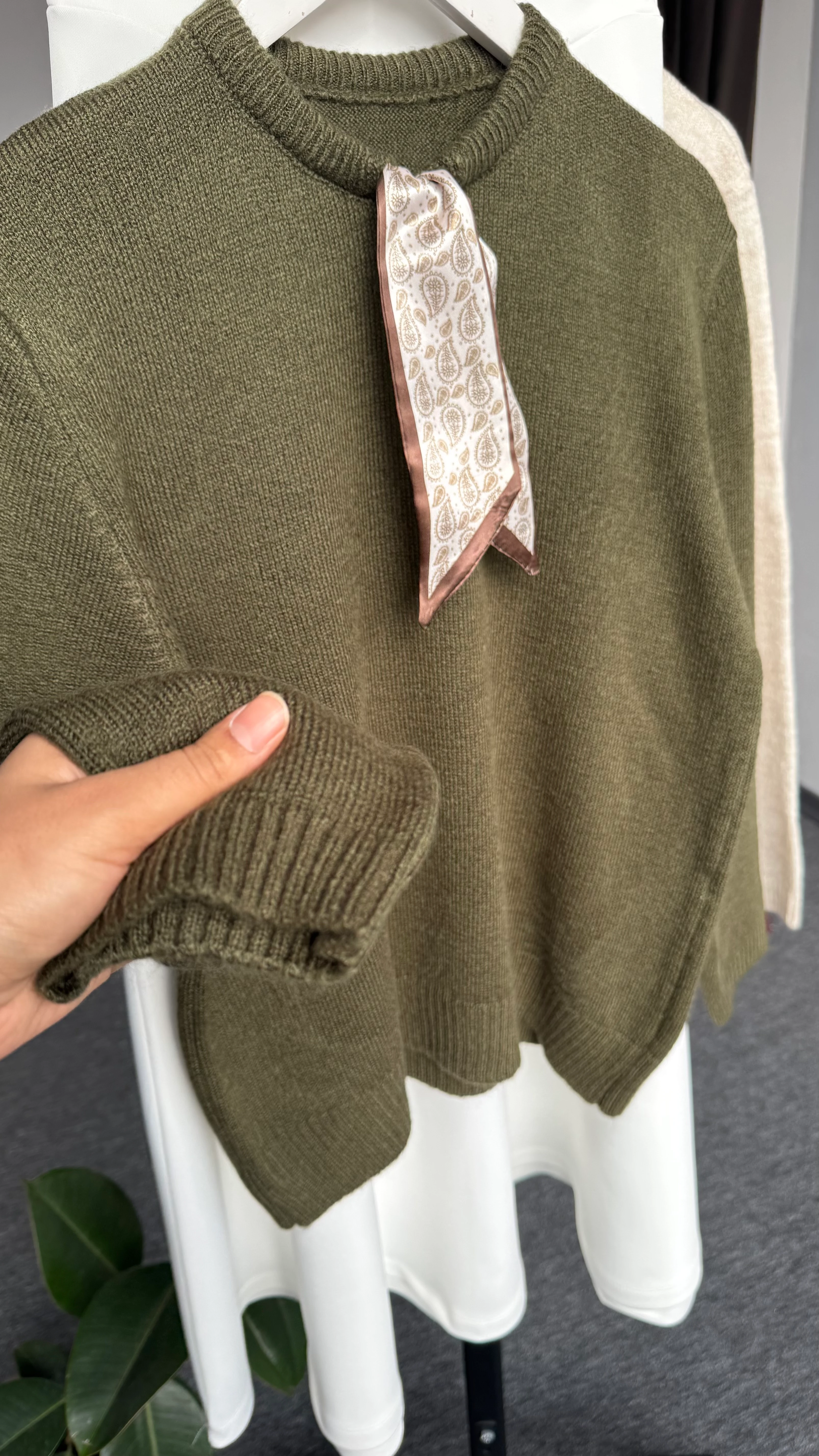 yakası fularlı yün kazak Haki