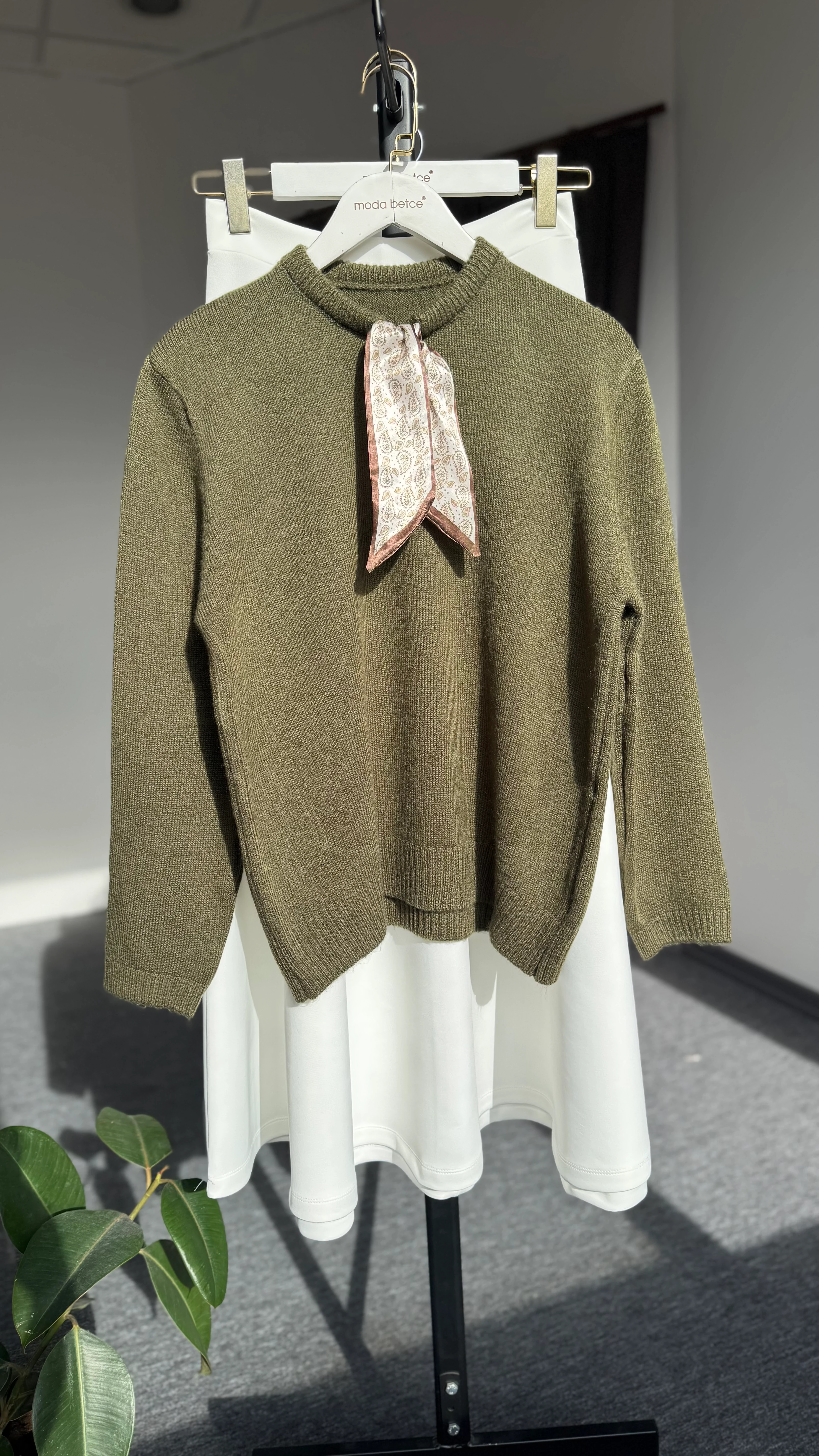 yakası fularlı yün kazak Haki