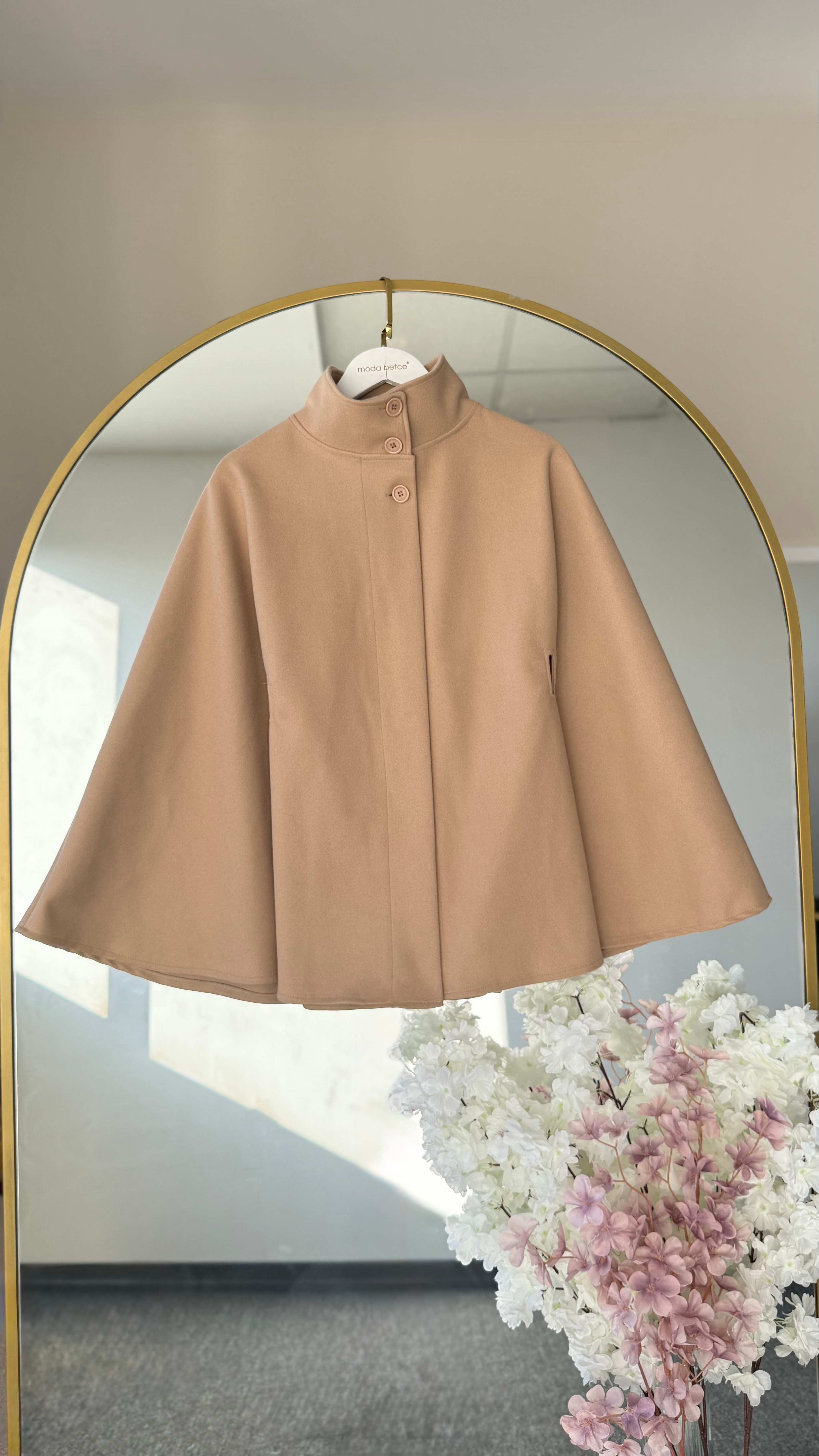 Maria kuşak detaylı panço bej