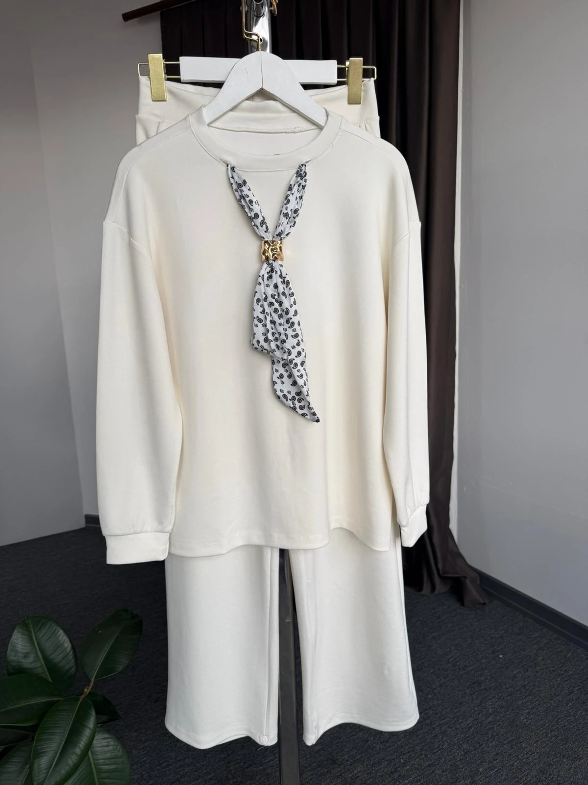 Yakası fülarlı oysh takım BEYAZ