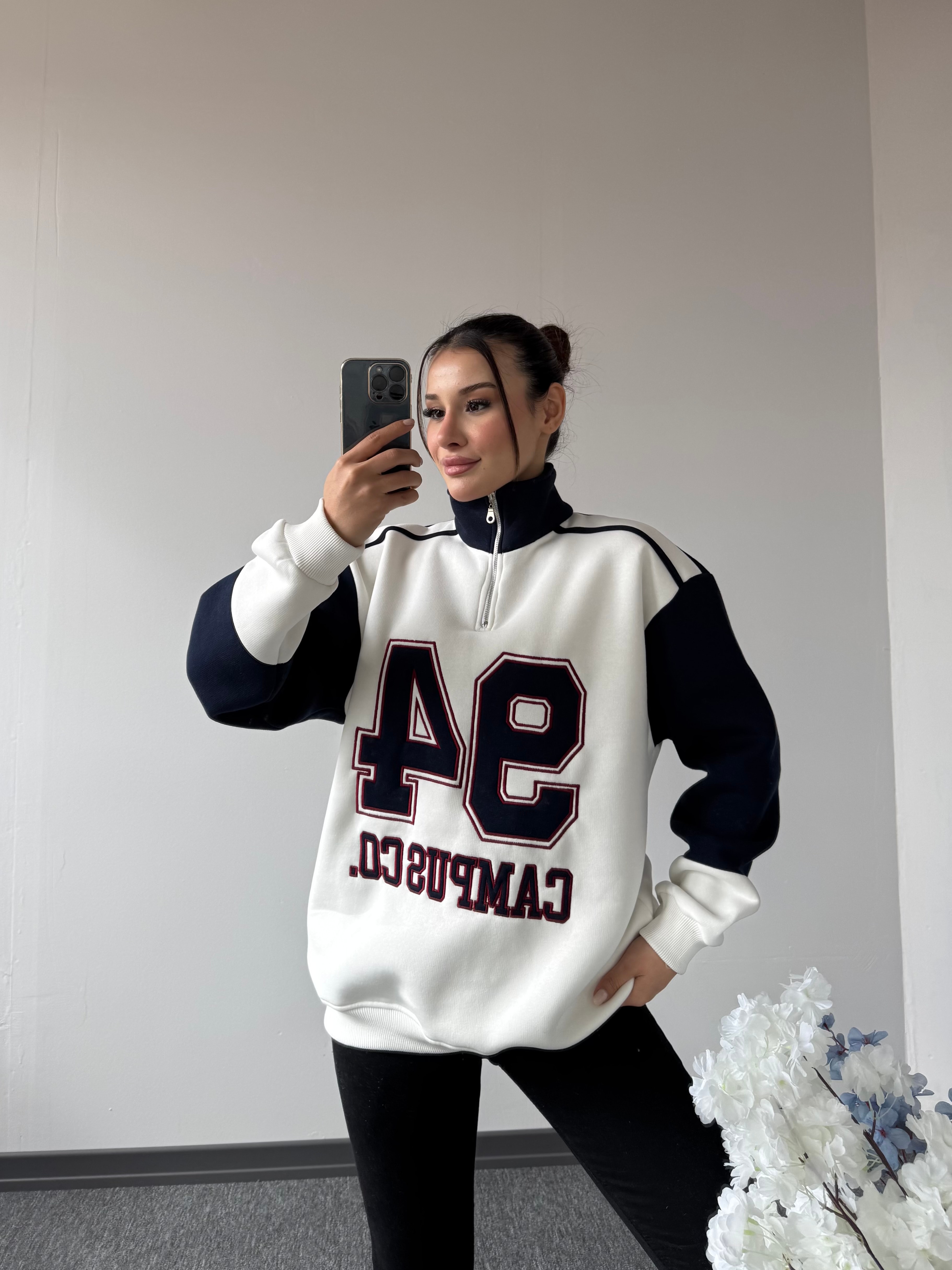 94 nakışlı oversize beyaz sweat