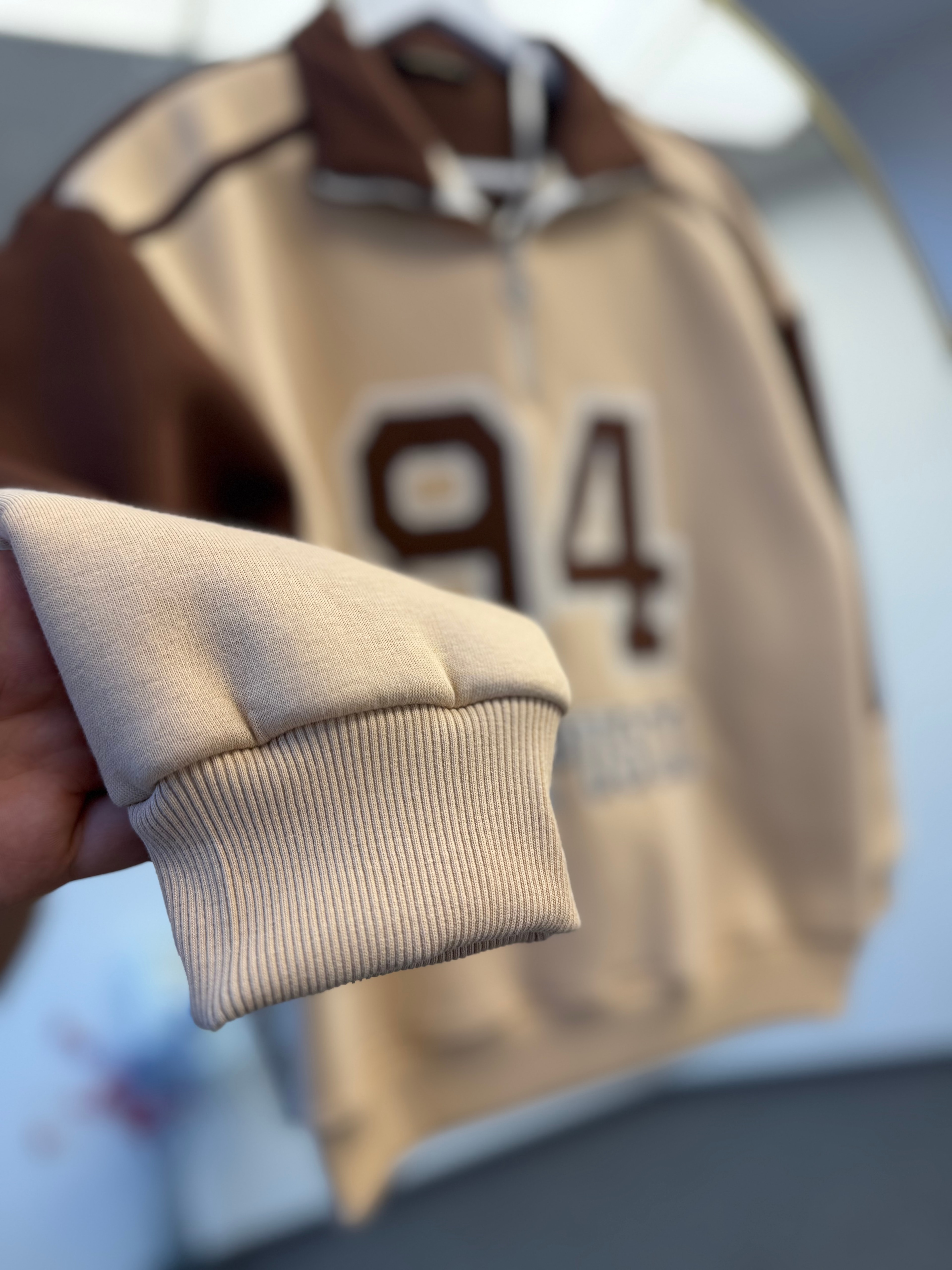 94 Nakışlı sweat bej