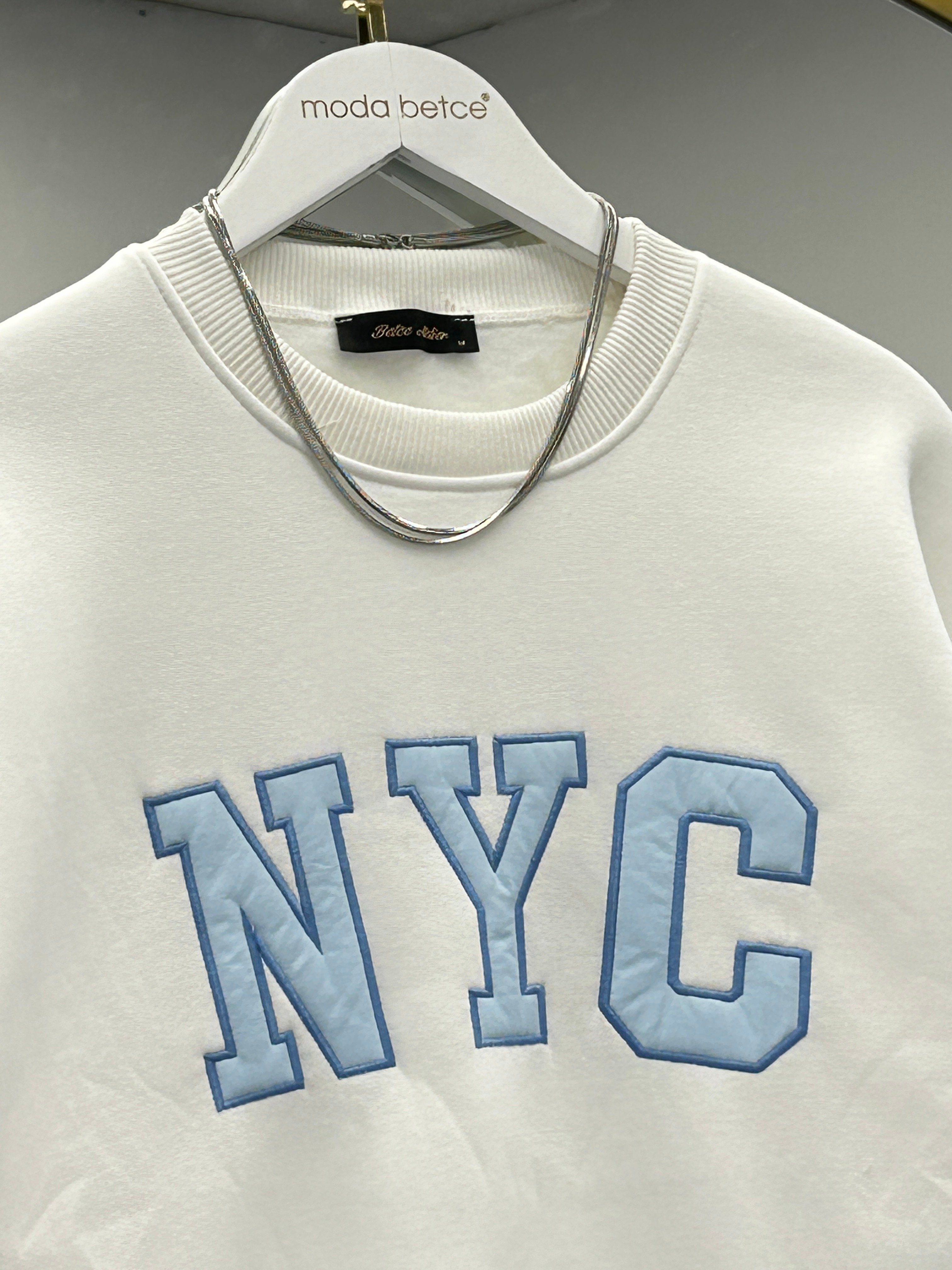 NYC nakışlı oversize sweat beyaz