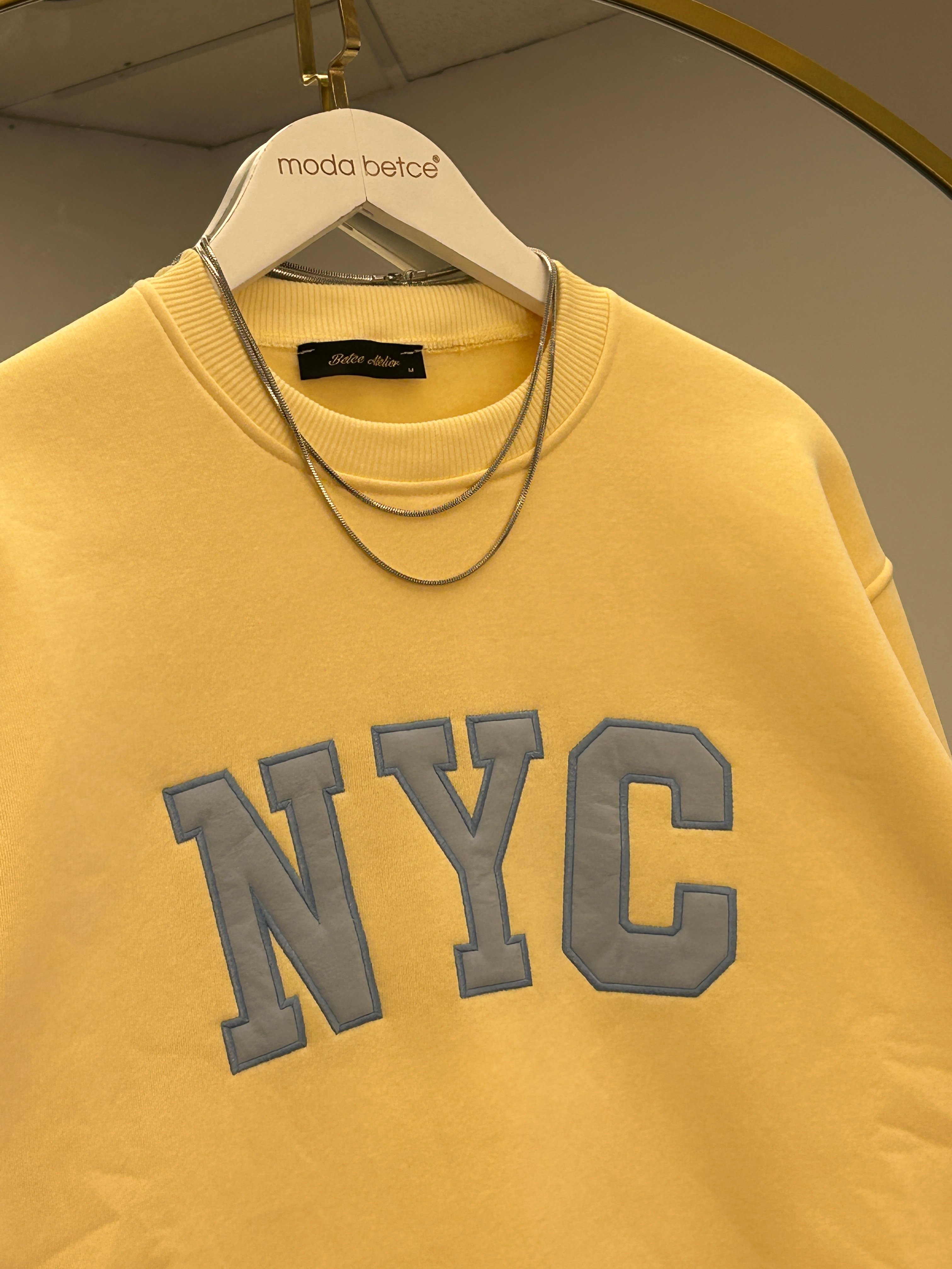 NYC nakışlı sweat sarı