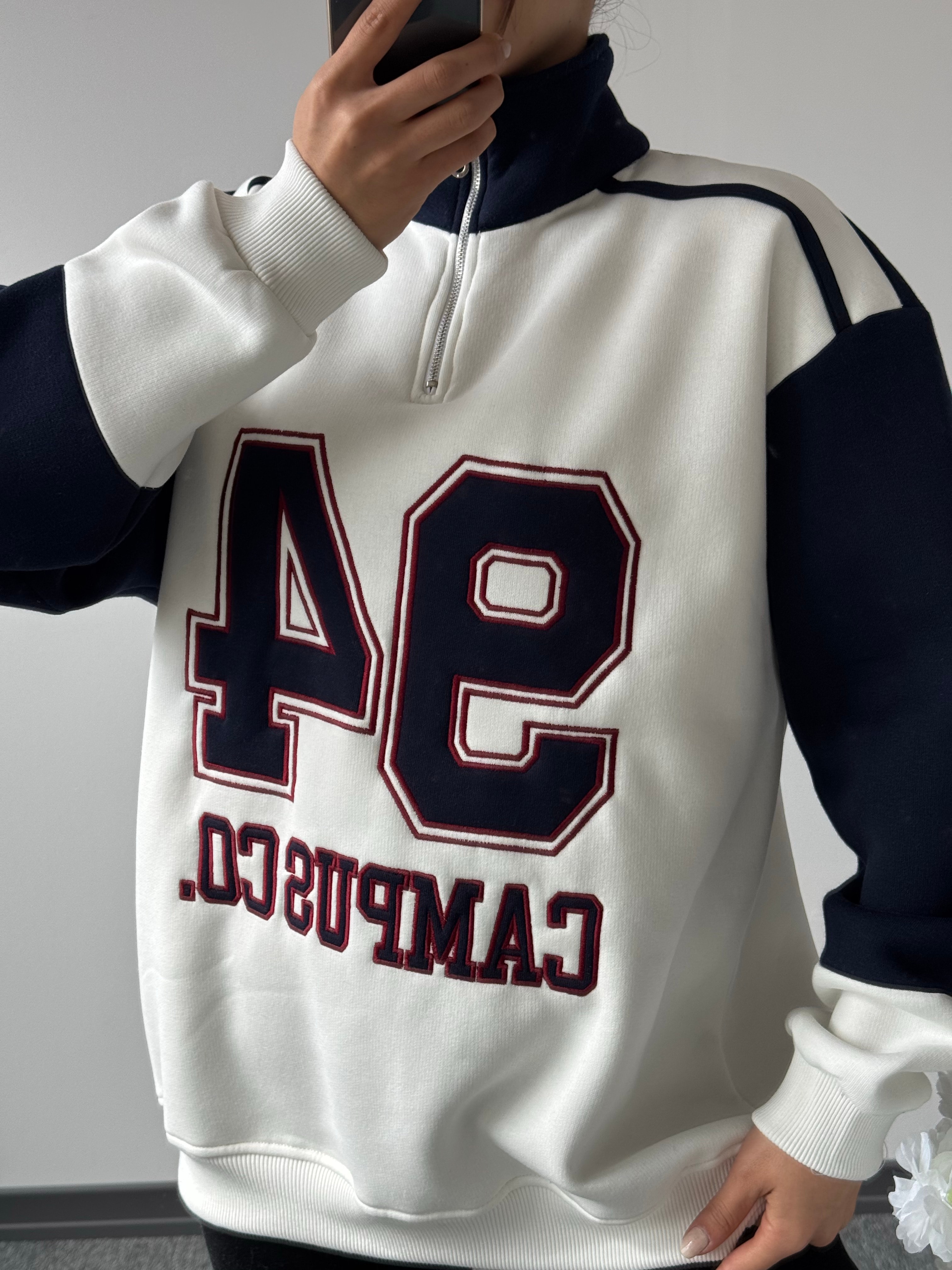 94 nakışlı oversize beyaz sweat