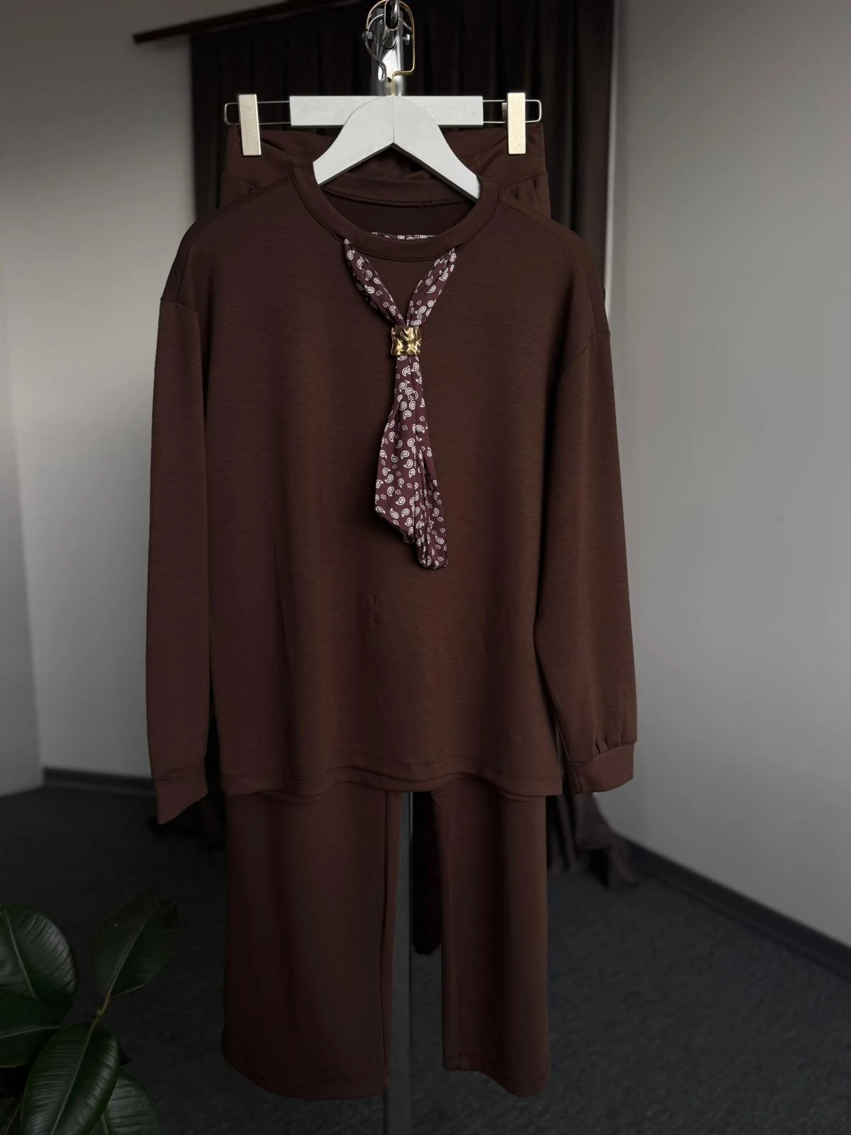 Yakası fülarlı oysh takım  KAHVERENGİ