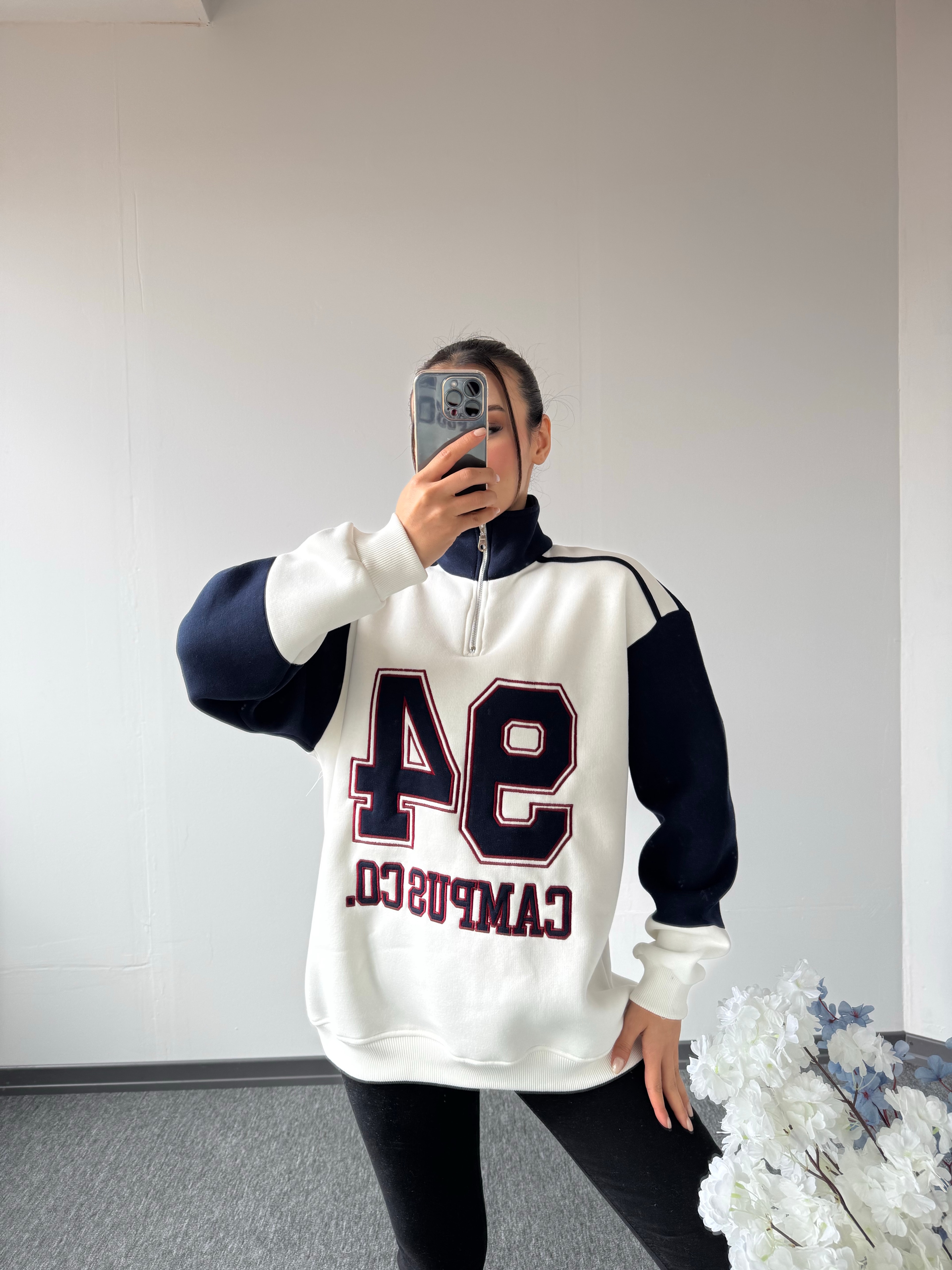 94 nakışlı oversize beyaz sweat