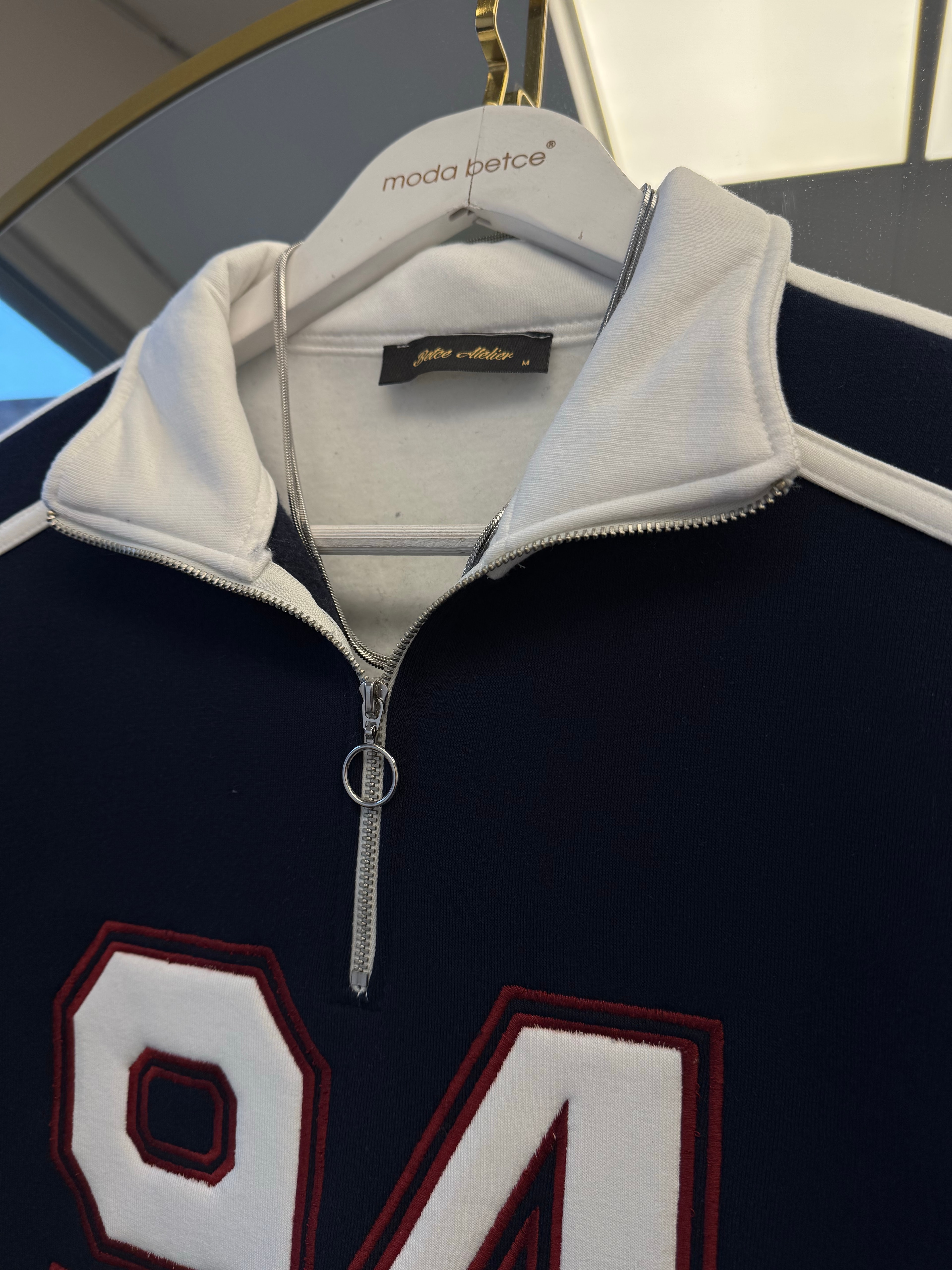 94 Nakışlı sweat lacivert