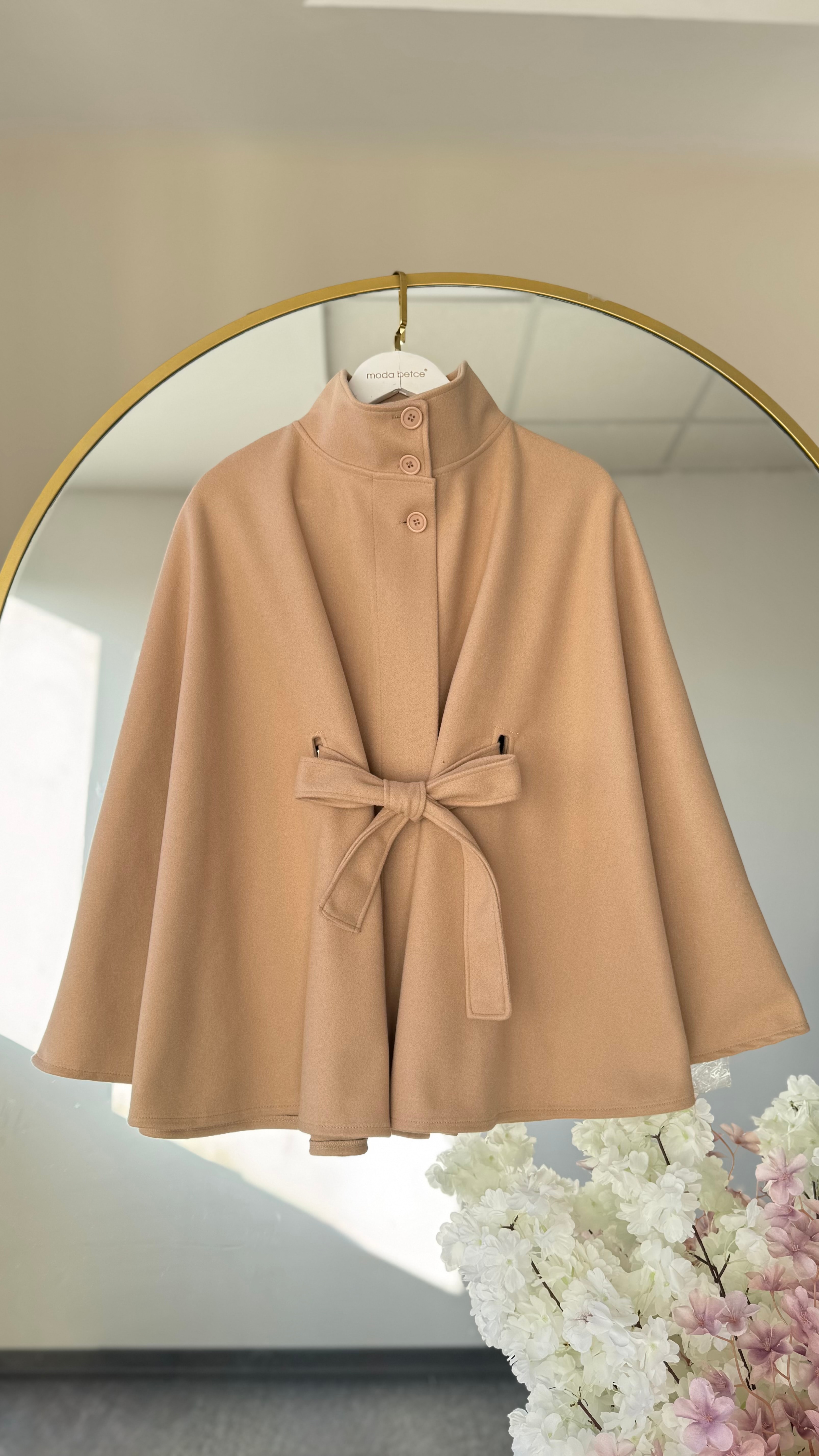 Maria kuşak detaylı panço bej