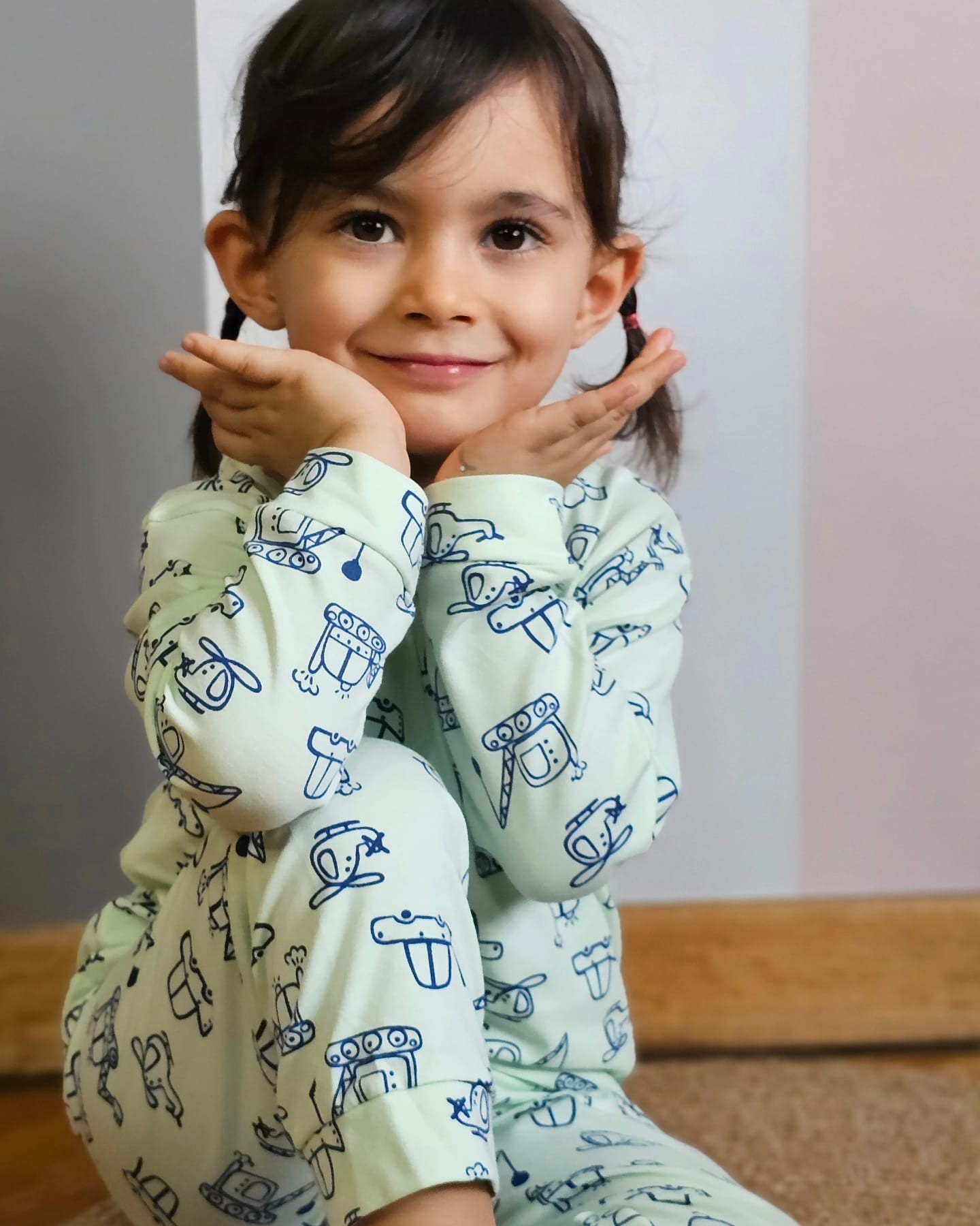 Manşetli Unisex Yeşil Araç Desenli Çocuk Pijama Takımı