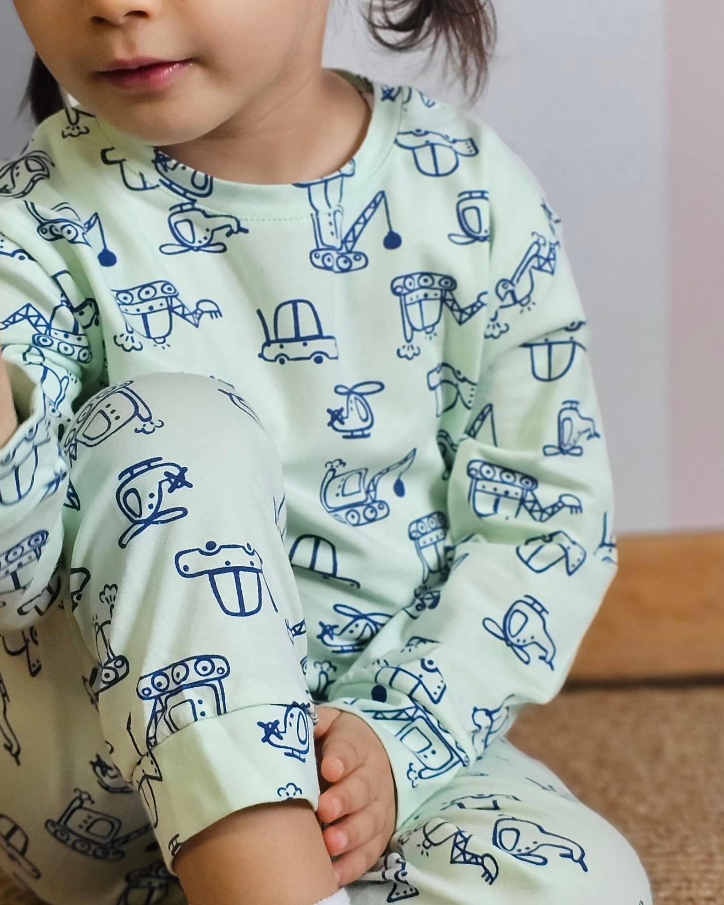 Manşetli Unisex Yeşil Araç Desenli Çocuk Pijama Takımı