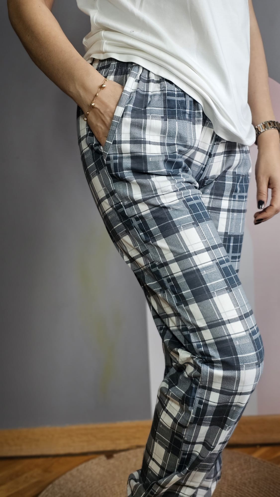 Manşetli Beyaz Gri Ekoseli Kadın Pijama Takımı