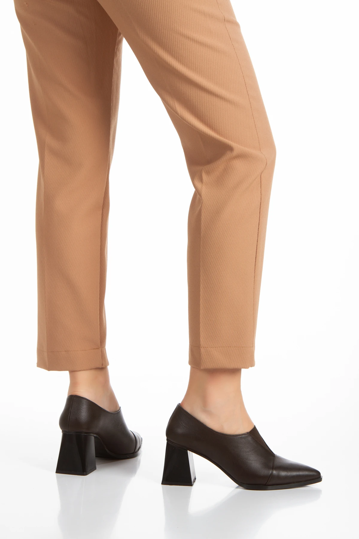 Amy Hakiki Deri  Sivri Burun TPU Taban Lastikli Klasik Topuklu Ayakkabı - kahverengi