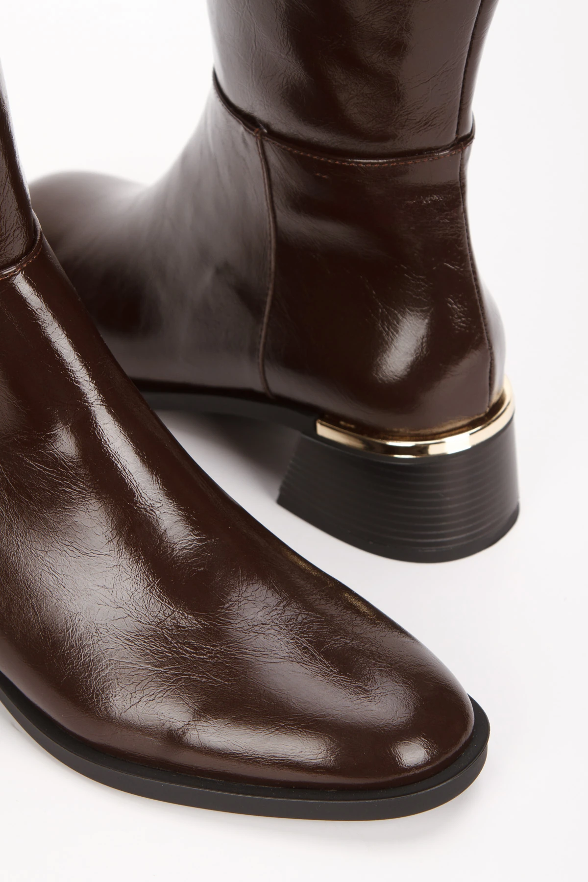 Sofia Şık Toka Detaylı Kısa Topuklu Çizme  - kahverengi