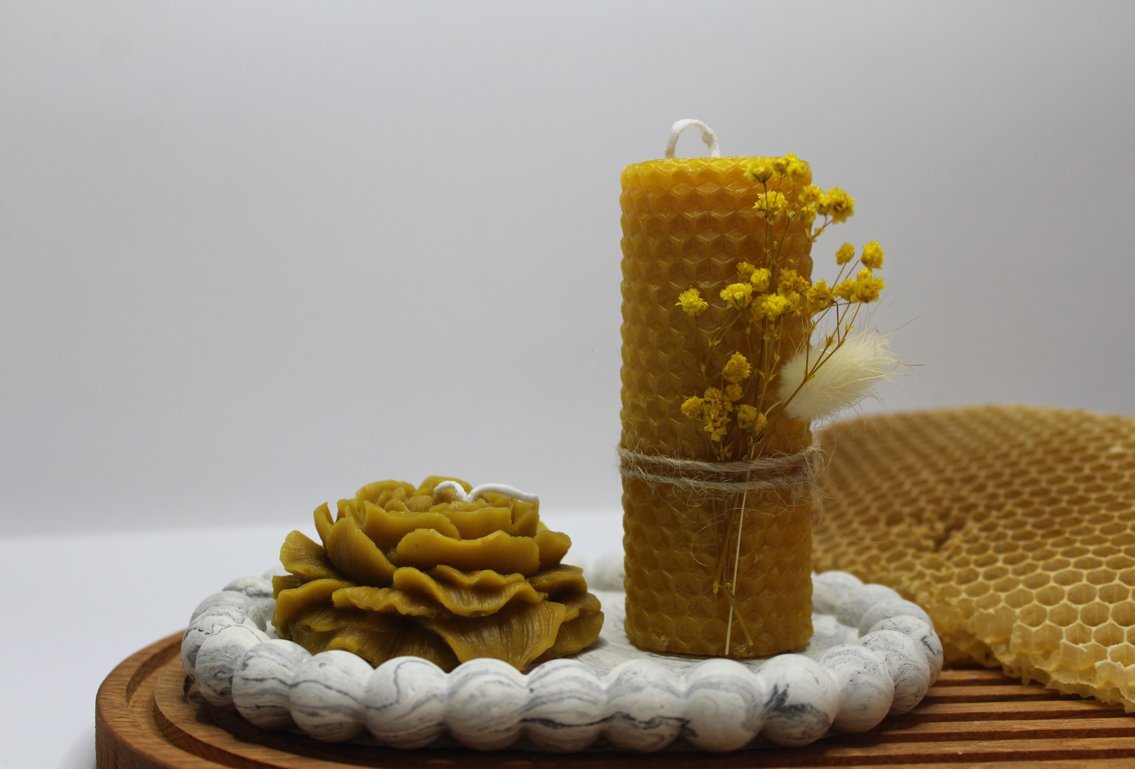 APICRAFT WAX CANDLE SET HONEYCOMB WRAP CANDLE + PEONY CANDLE SET