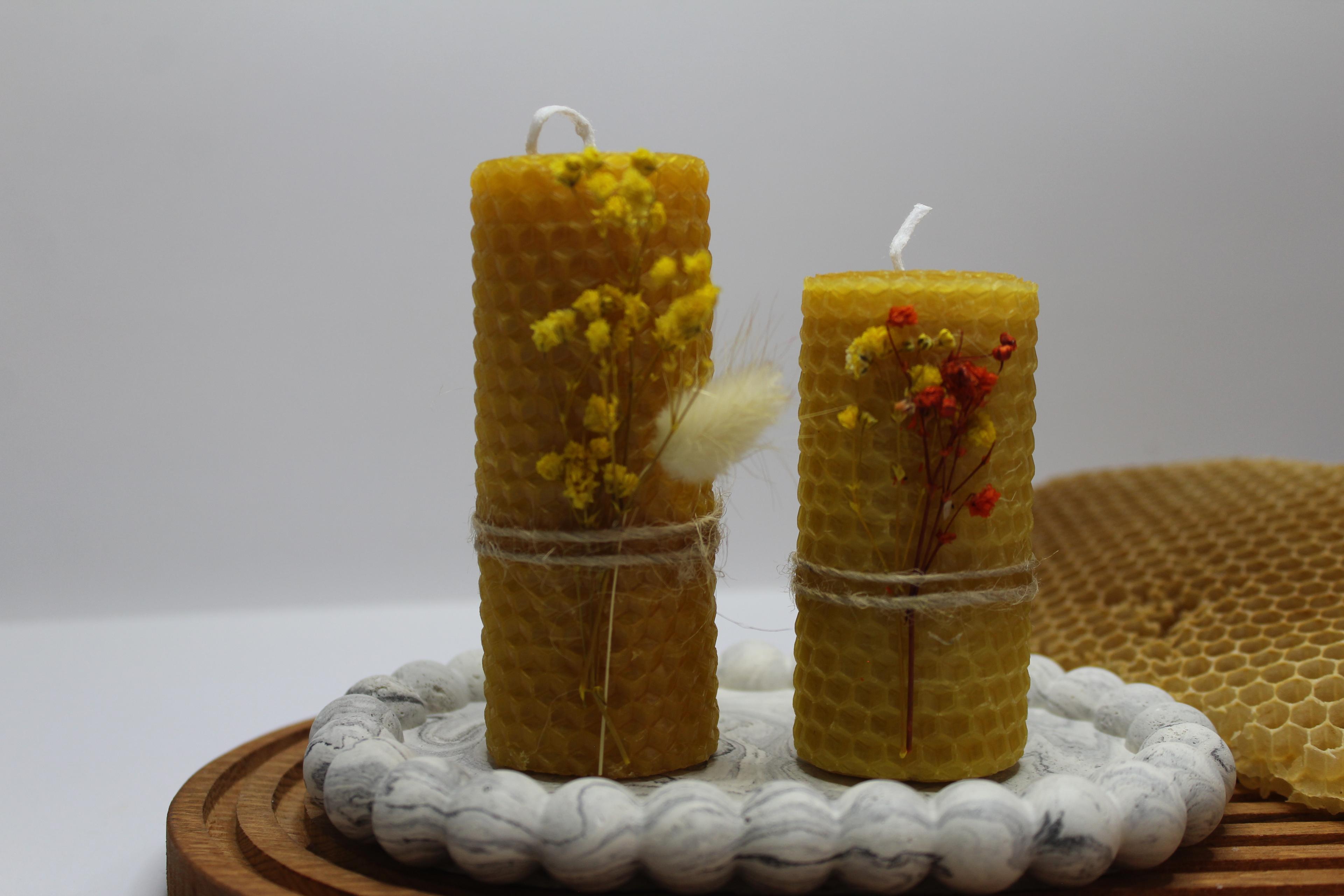 APICRAFT BEESWAX CANDLE HONEYCOMB WRAPPED CANDLE SET + BUBBLE DECORATIVE PLATE