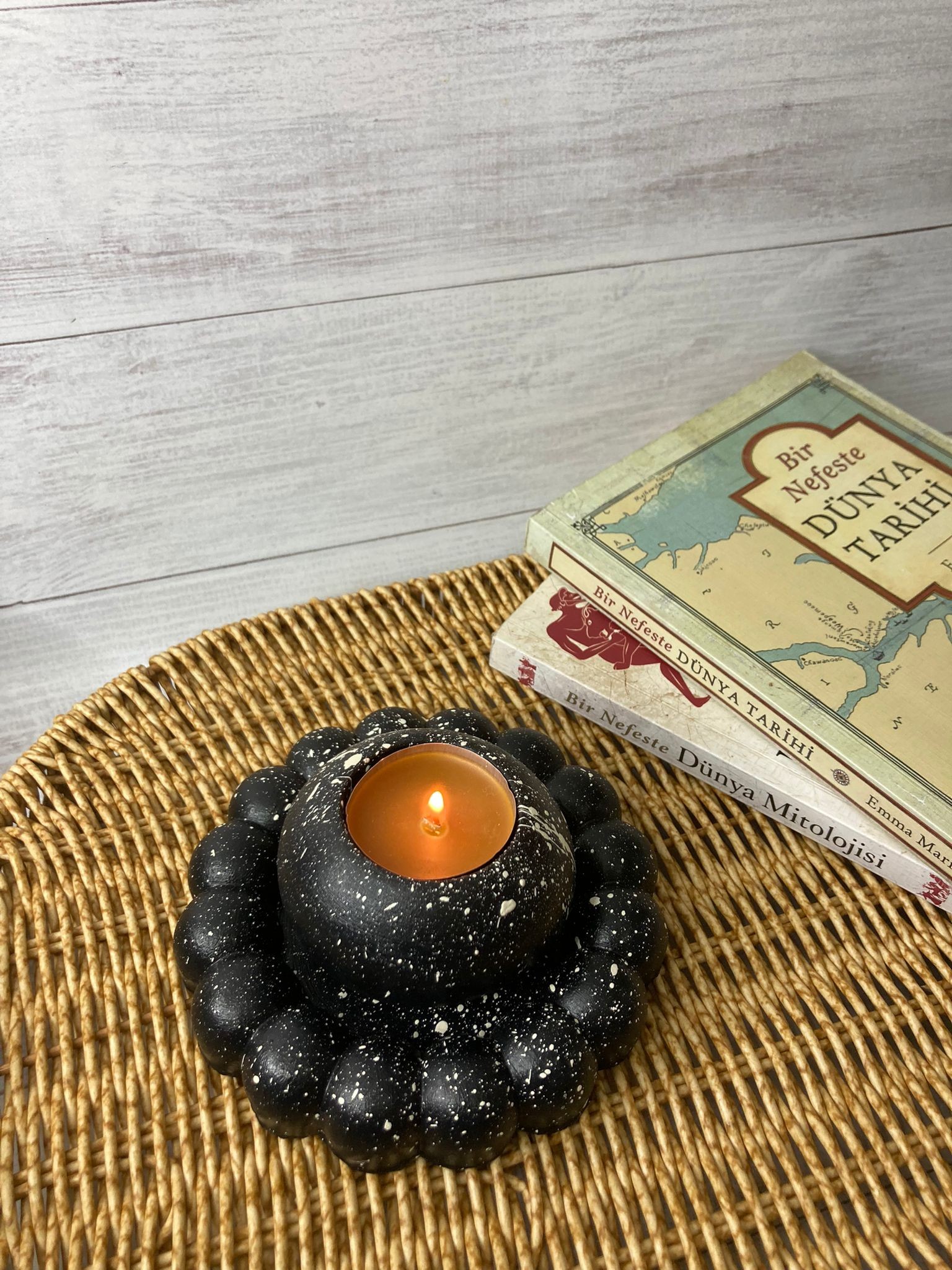 APICRAFT BEESWAX CANDLE BLACK TEALIGHT + BUBBLE DECORATIVE PLATE + 4 SPARE CANDLE CAPSULES