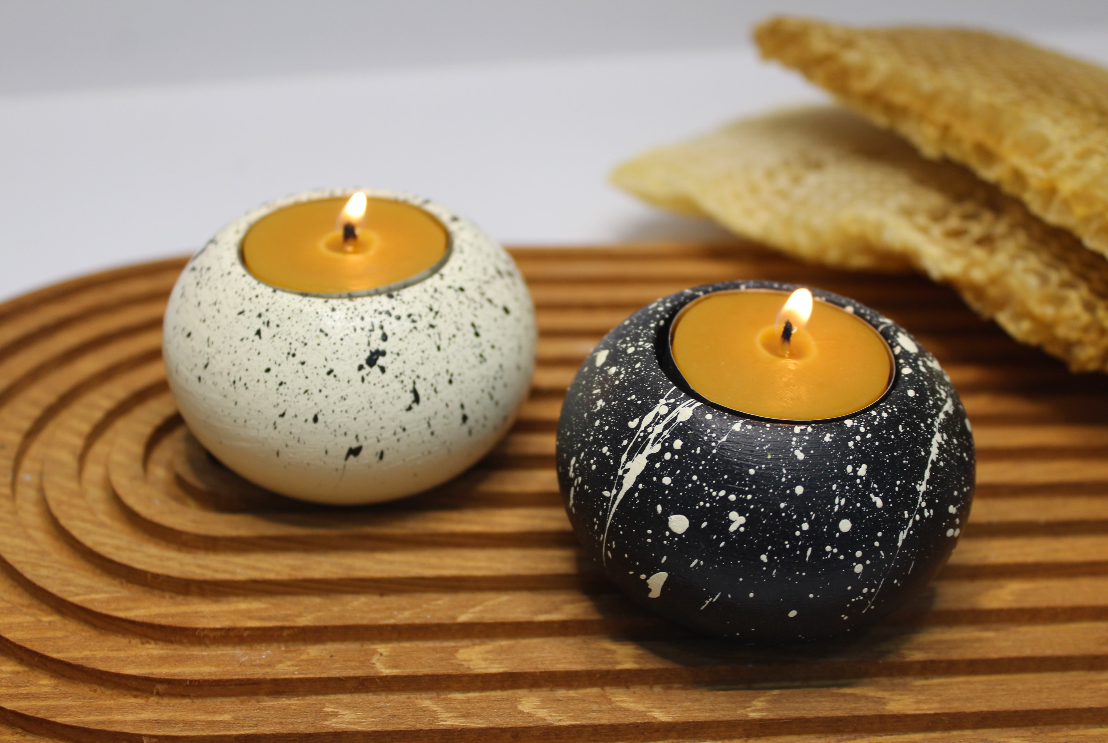 APICRAFT BEESWAX CANDLE BLACK TEALIGHT + BUBBLE DECORATIVE PLATE + 4 SPARE CANDLE CAPSULES