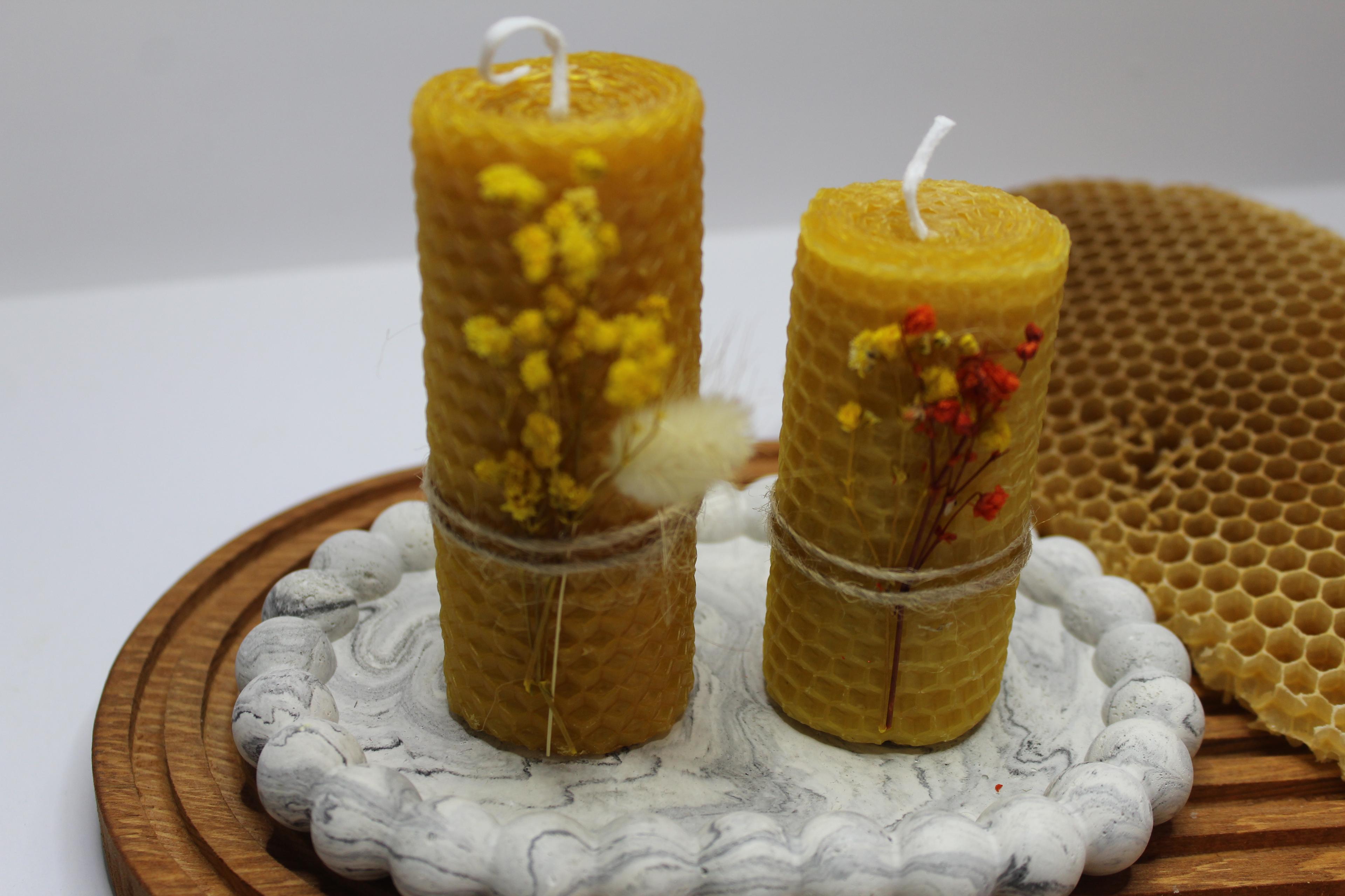 APICRAFT BEESWAX CANDLE HONEYCOMB WRAPPED CANDLE SET + BUBBLE DECORATIVE PLATE