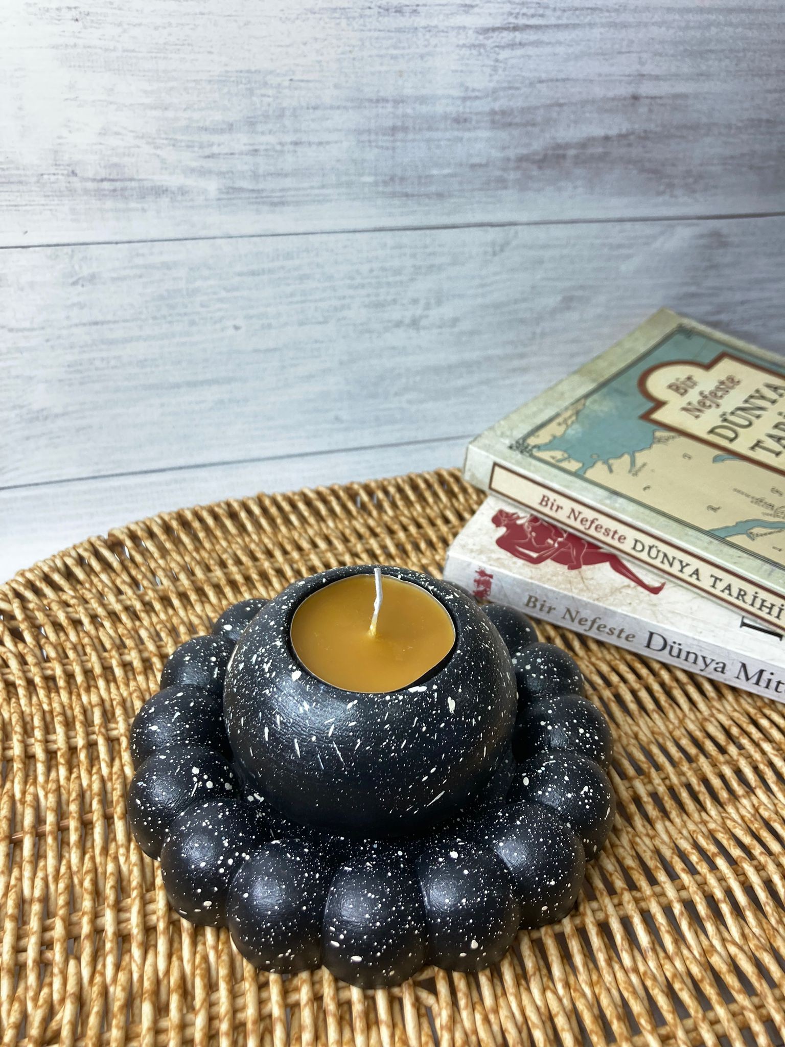 APICRAFT BEESWAX CANDLE BLACK TEALIGHT + BUBBLE DECORATIVE PLATE + 4 SPARE CANDLE CAPSULES