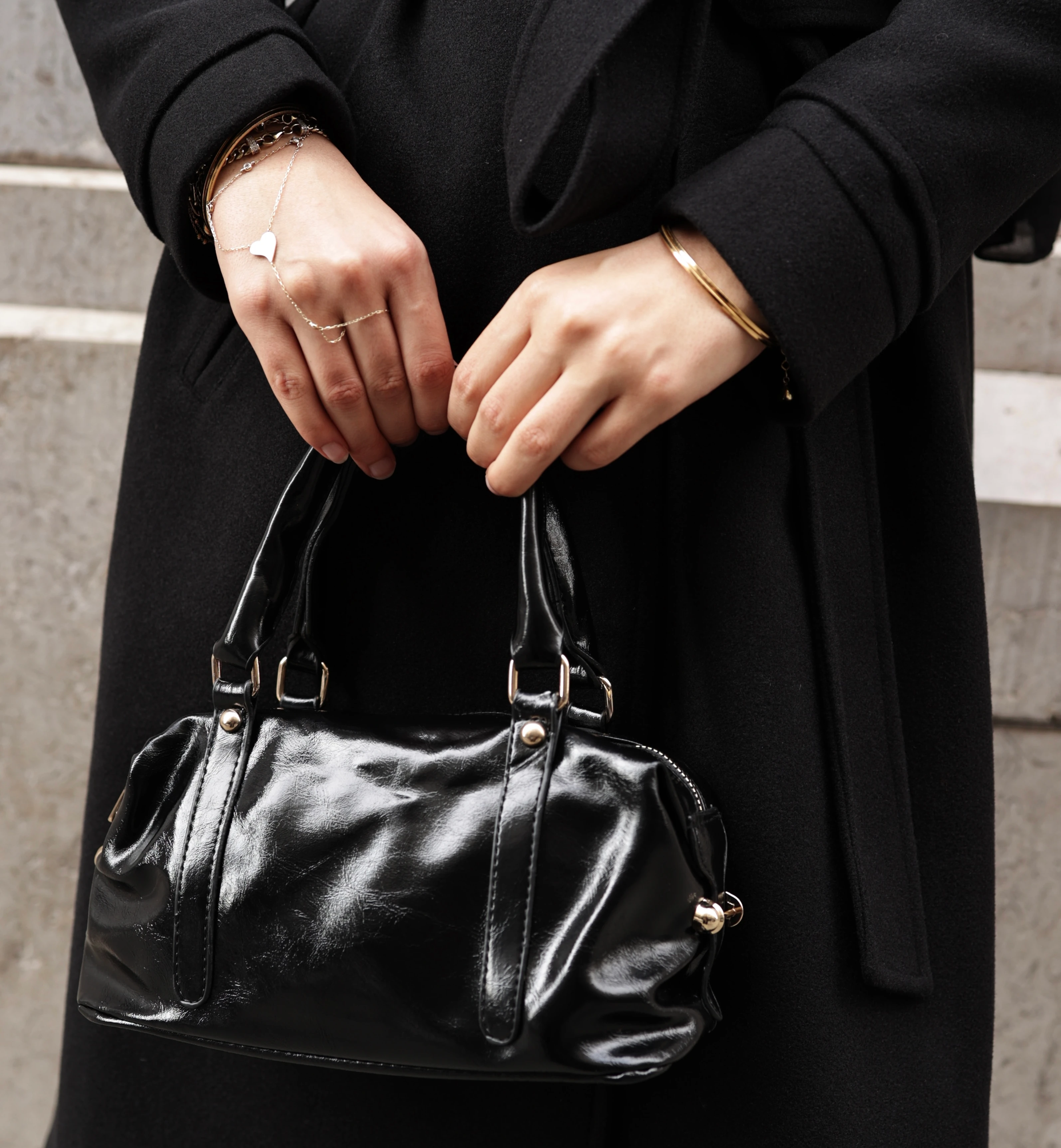 Deri Görünümlü Omuz Çantası