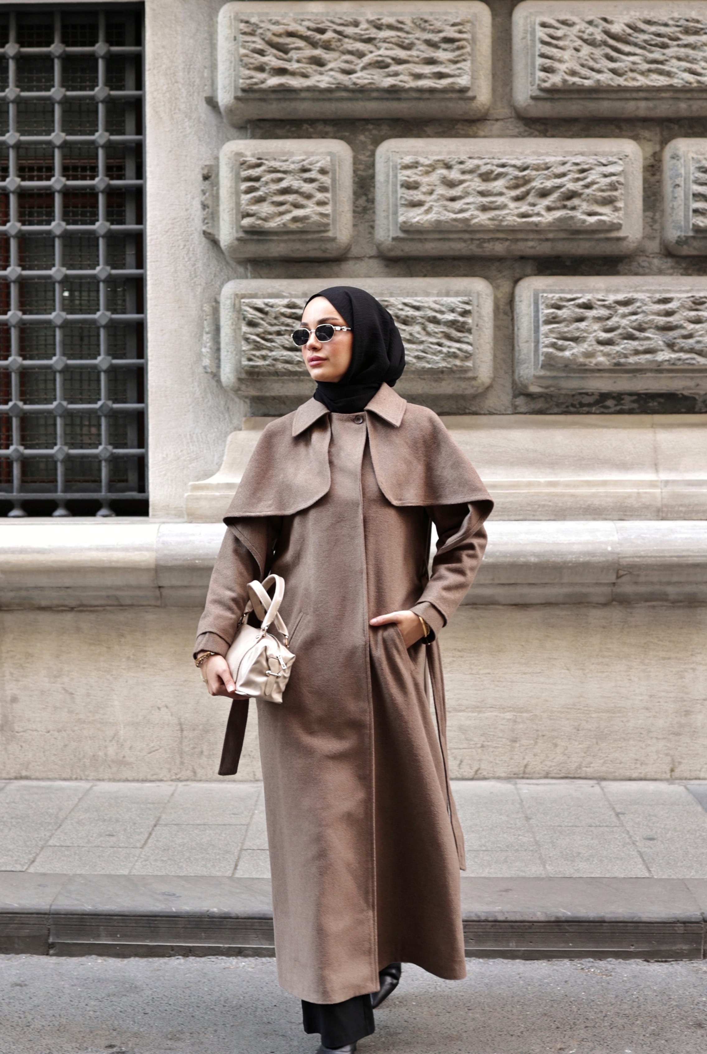 Pelerinli Tam Boy Kaşe Kaban - Bej