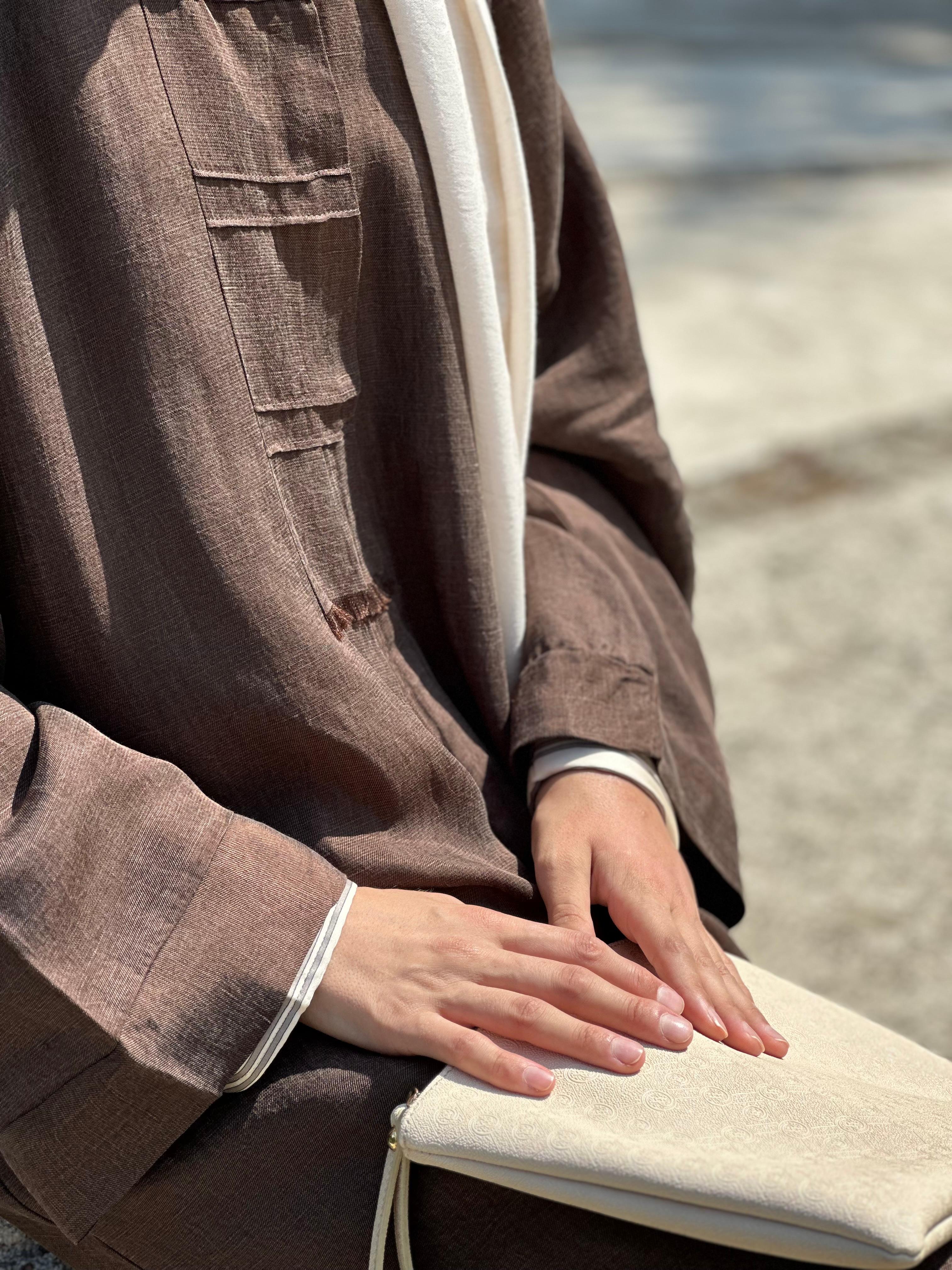 Önü Dikişli Koyukahve Keten Kupra Abaya