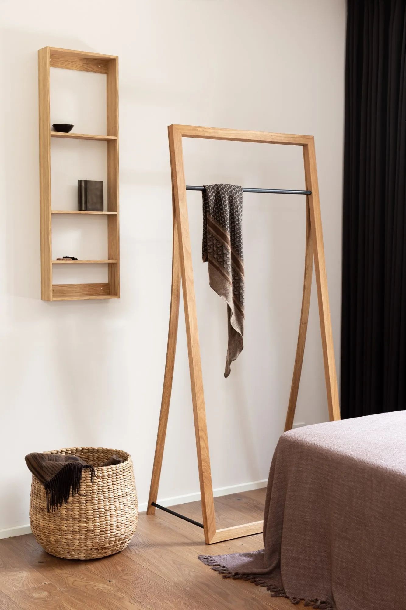 Linorora Framed Oak Cloakroom