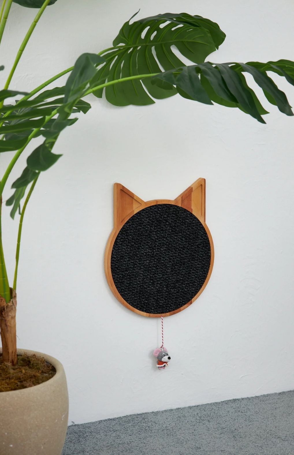 Linerora Wall Mounted Solid Wood Natural Round Cat Scratch Post Black