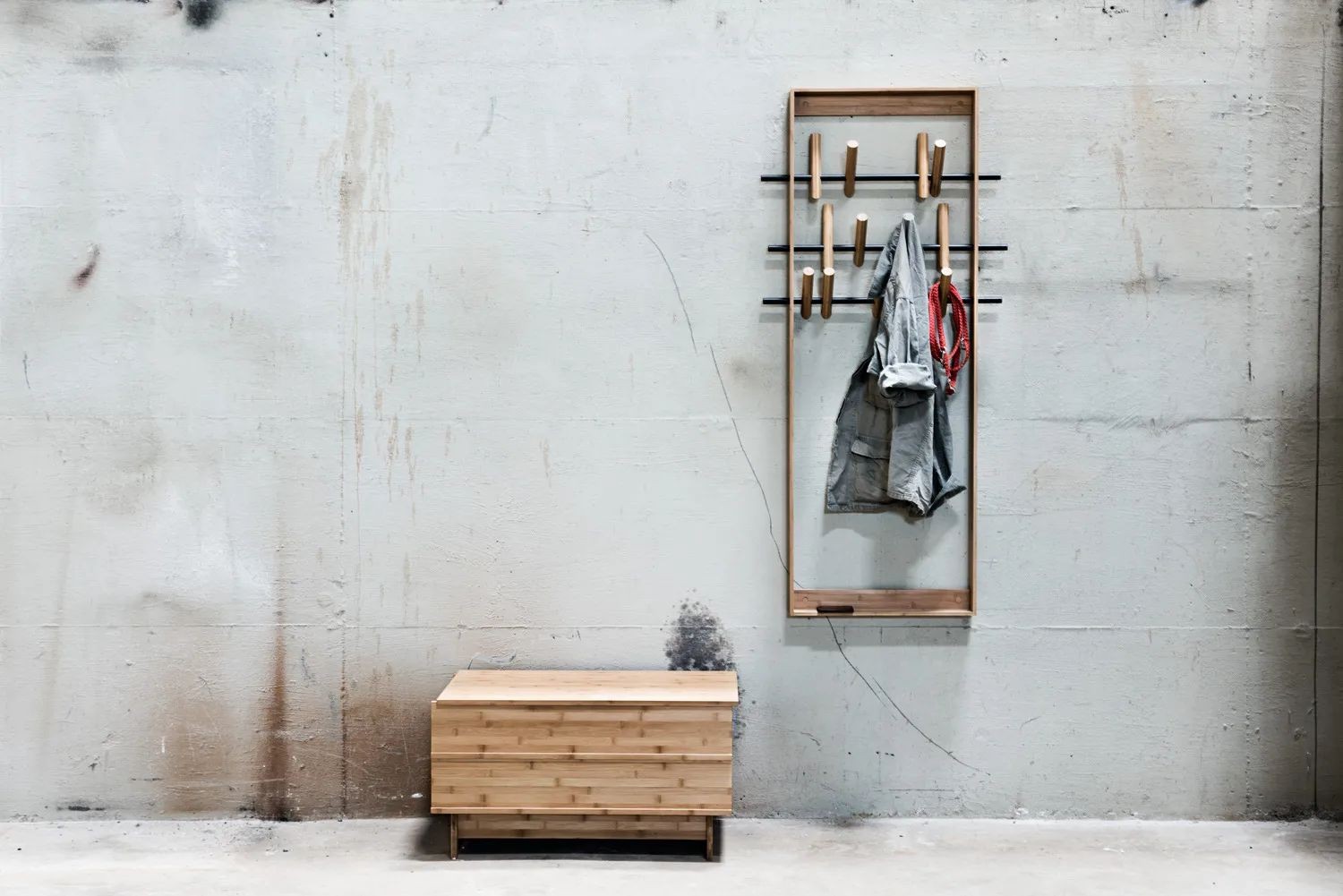 Linorora Wall Mounted Bamboo Hanger