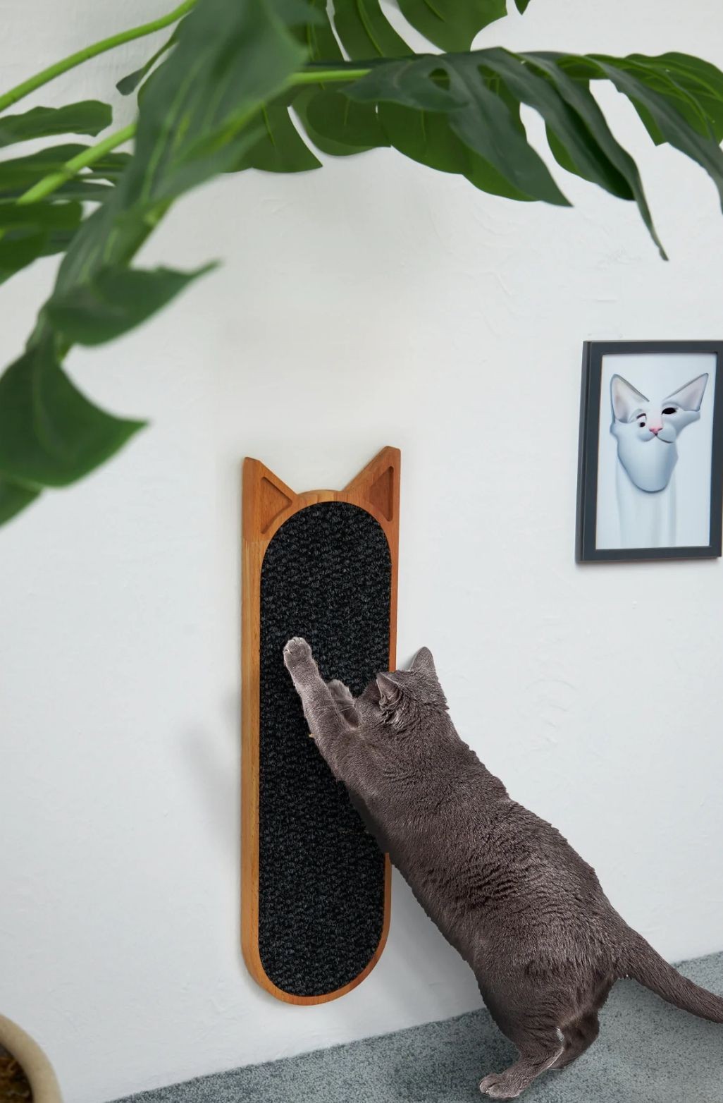 Linerora Wall Mounted Solid Wood Female Cat Scratcher Black