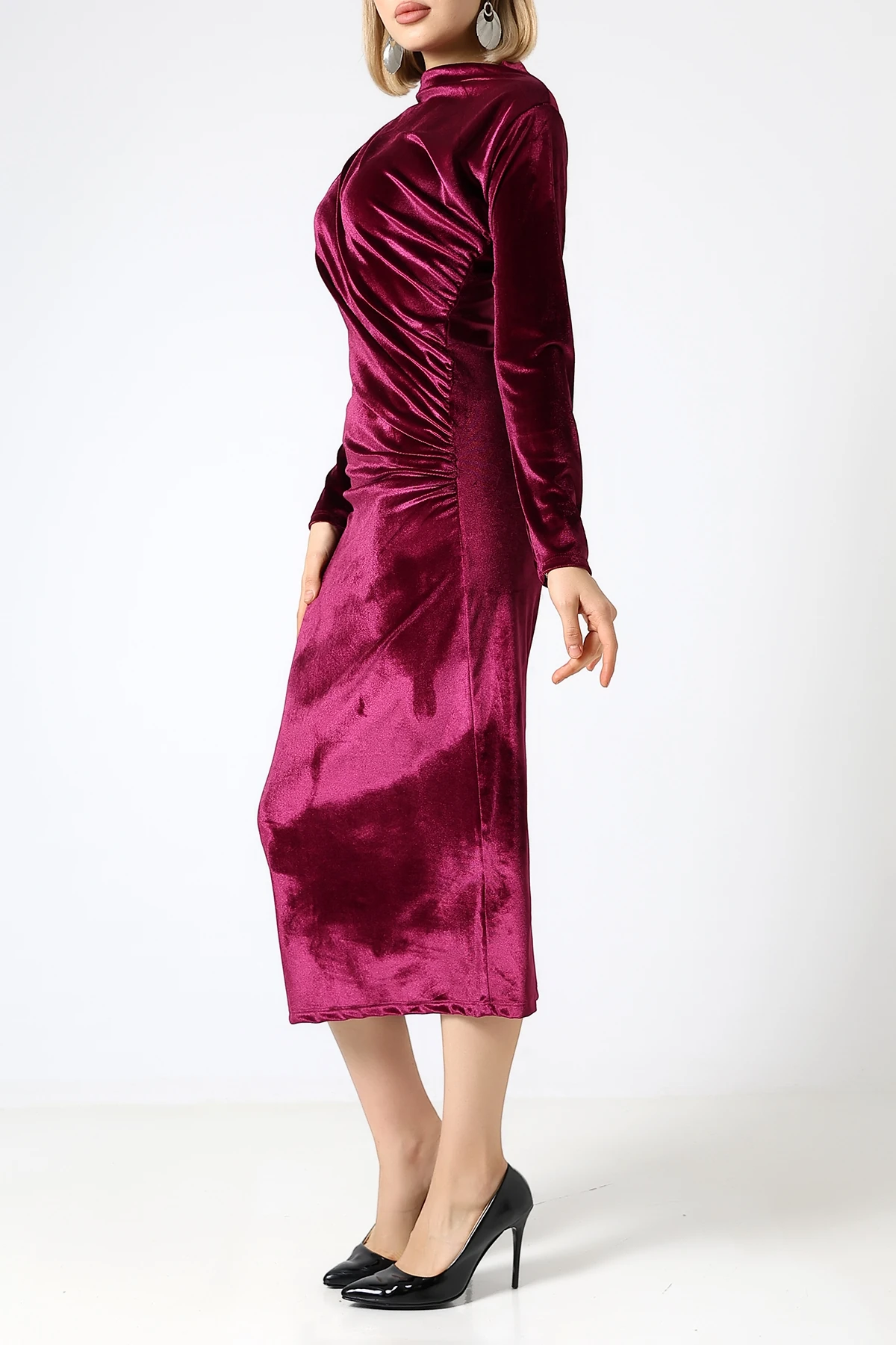 SABR Kadife Yarım Balıkçı Büzgü Detaylı Midi Elbise – Şık & Zarif Kadife Elbise