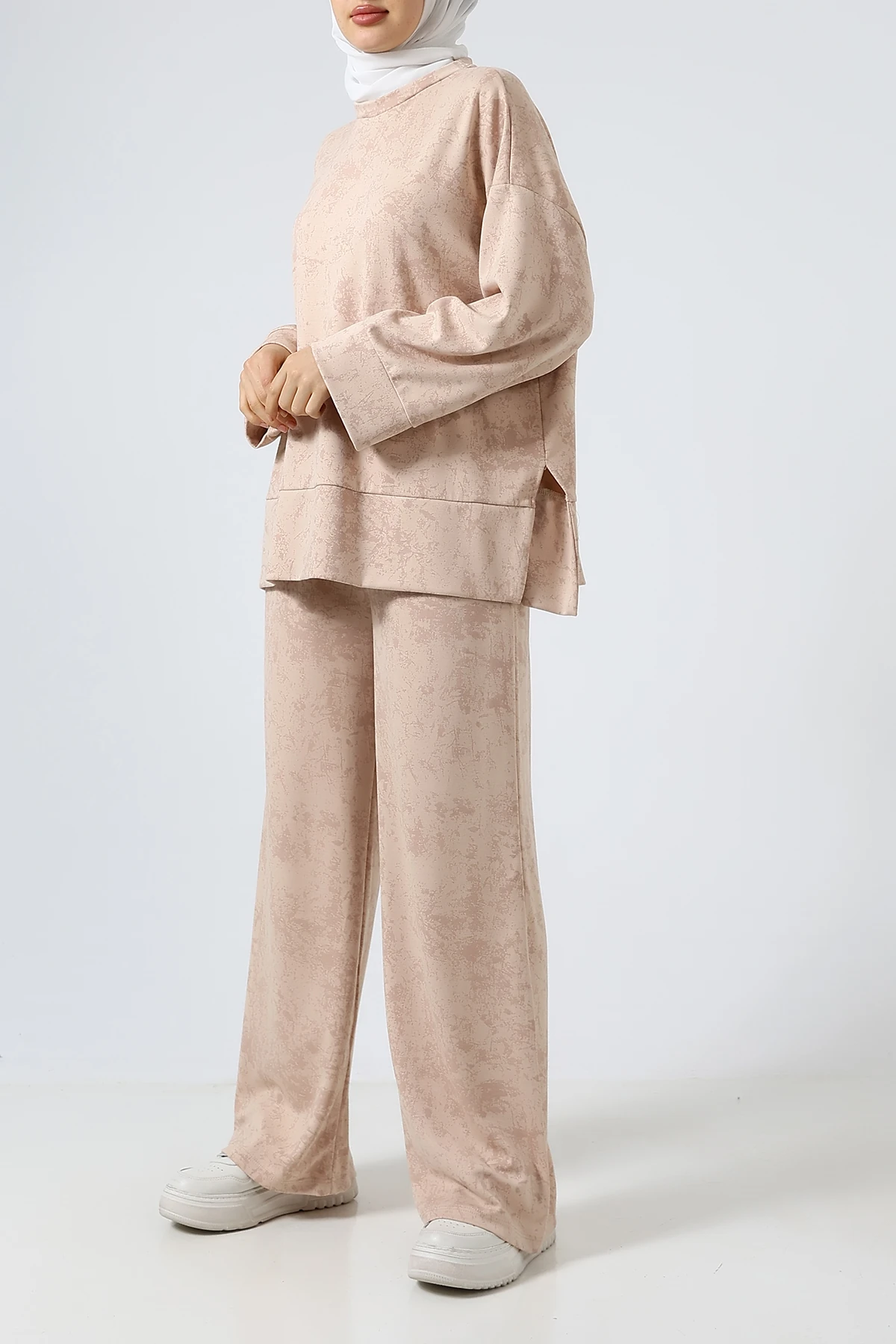 SABR Baskılı PolyViskon Kumaş İkili Takım – Rahat ve Şık Tunik & Pantolon Kombini