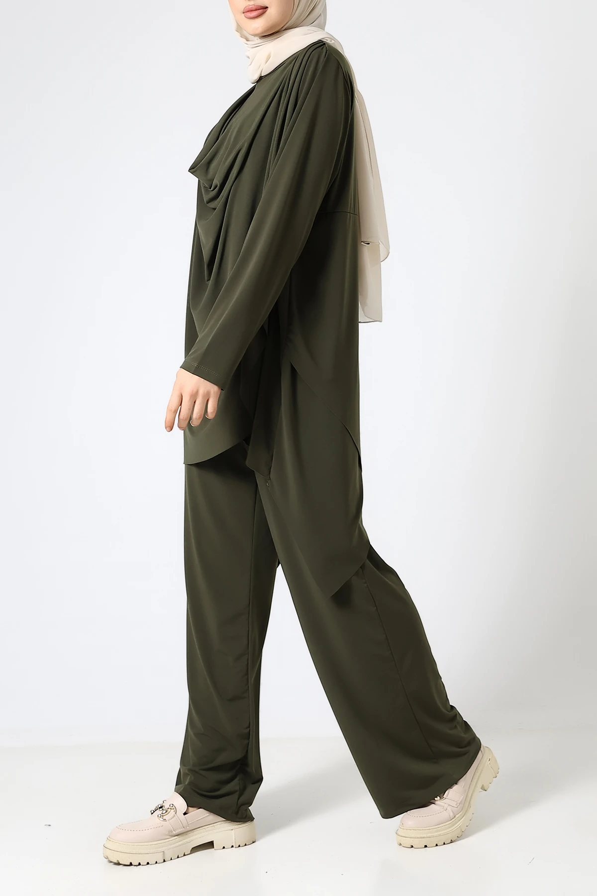 SABR Sandy Drapeli Asimetrik Tunik & Pantolon İkili Takım – Zarif Günlük Şıklık