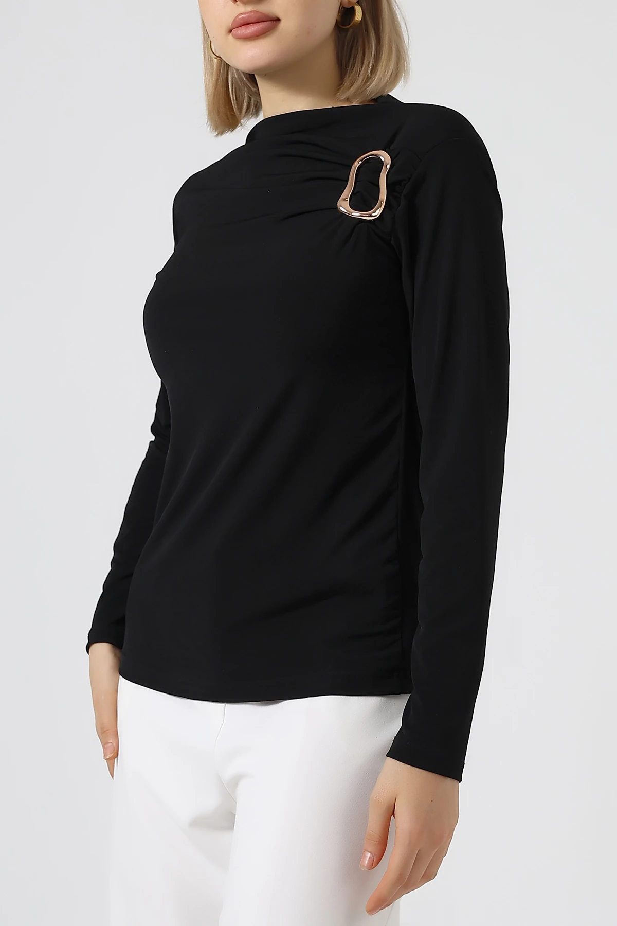 SABR Sandy Yarım Balıkçı Yaka Tokalı Bluz – Modern & Şık Sandy Bluz