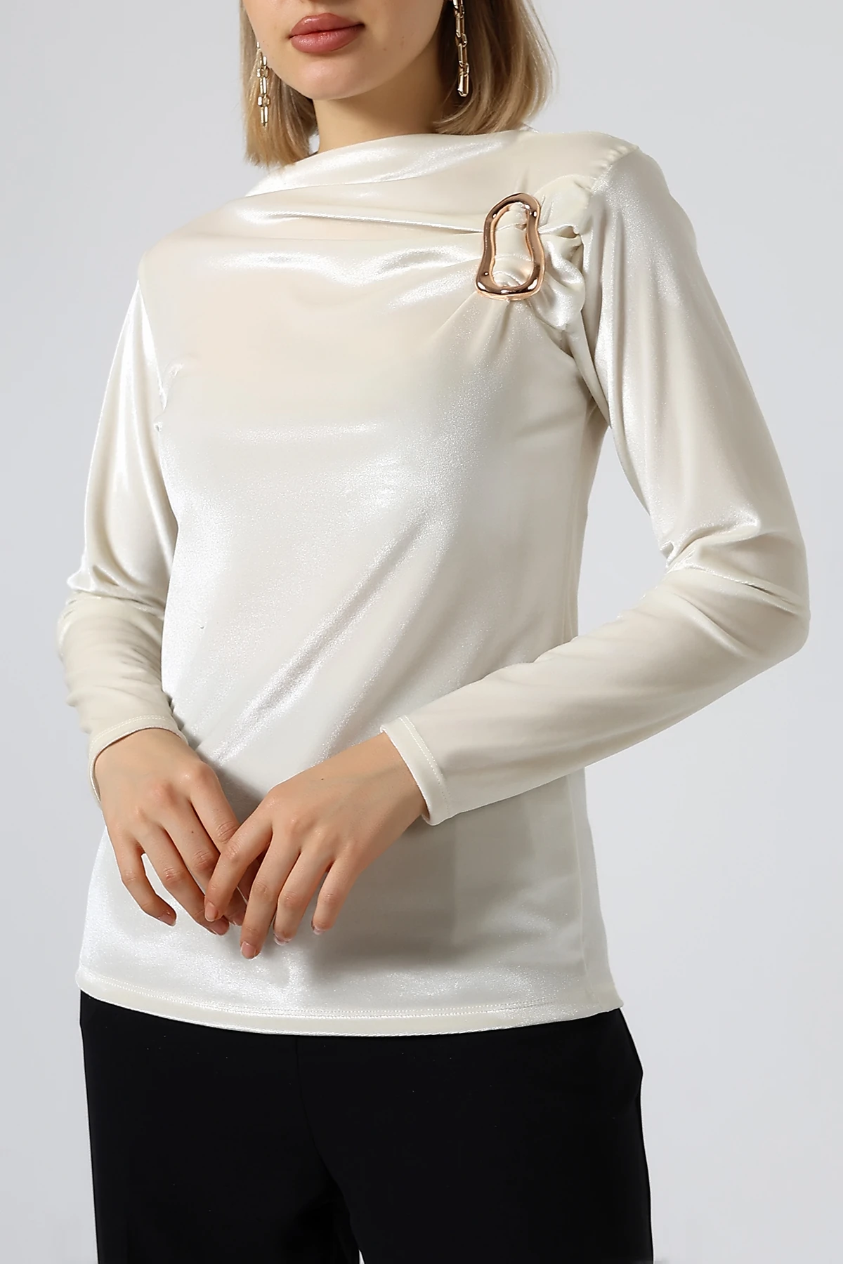 SABR Kadife Yarım Balıkçı Yaka Tokalı Bluz – Zarif & Şık Kadın Bluz - Fildişi Kadife