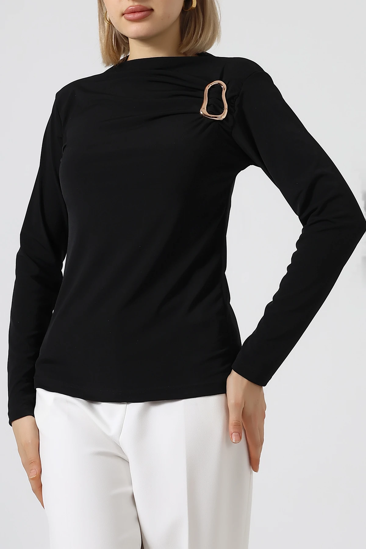 SABR Sandy Yarım Balıkçı Yaka Tokalı Bluz – Modern & Şık Sandy Bluz