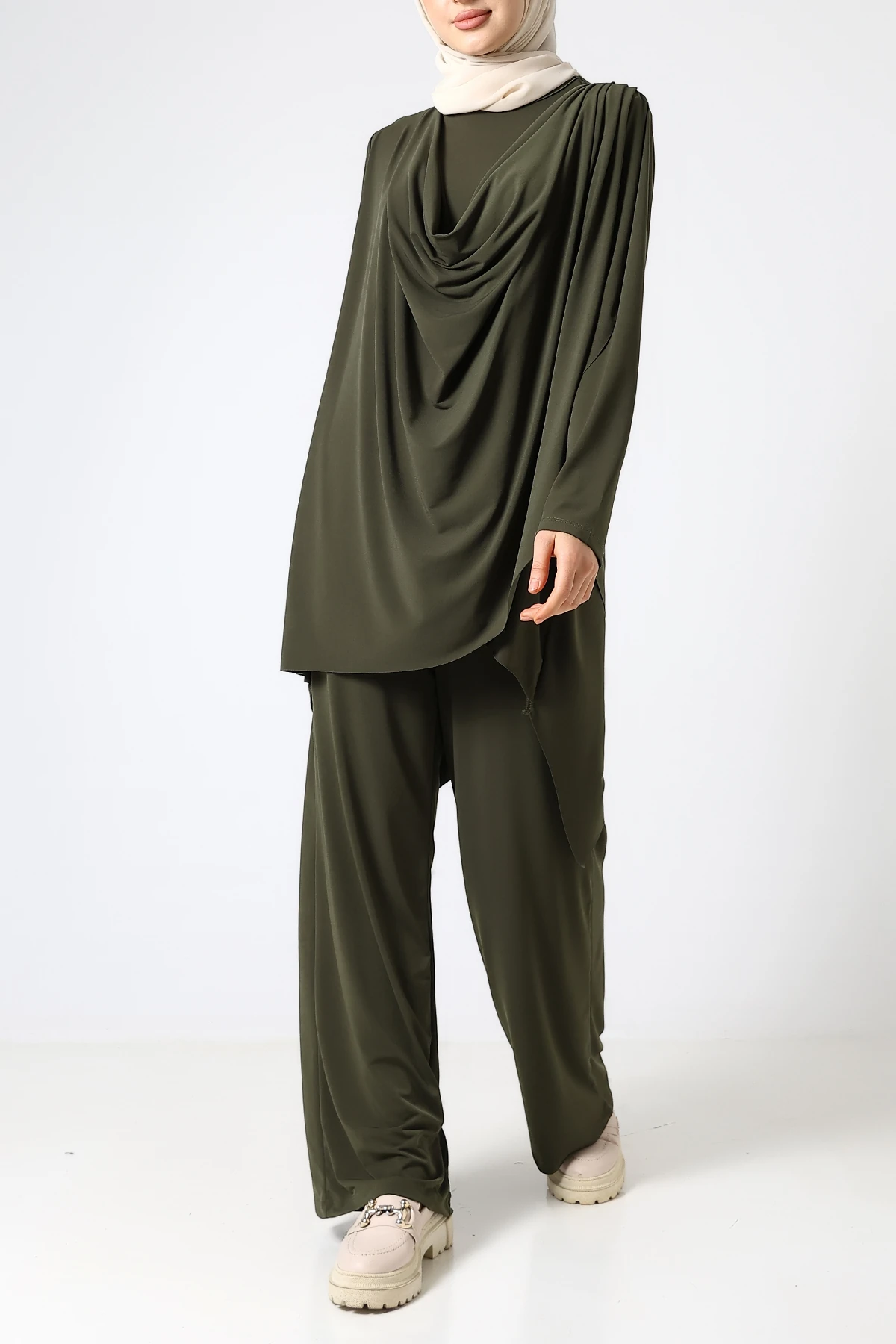 SABR Sandy Drapeli Asimetrik Tunik & Pantolon İkili Takım – Zarif Günlük Şıklık
