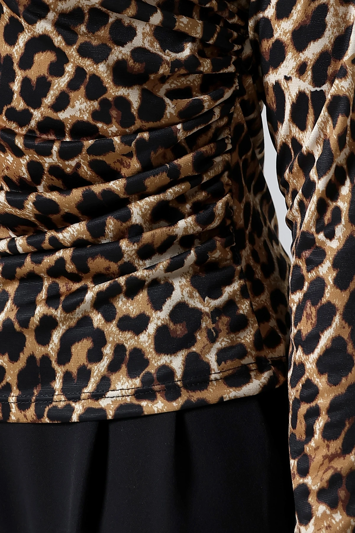 SABR Dijital Micro Leopar Desenli Bluz – Yarım Balıkçı Yaka Şık Bluz