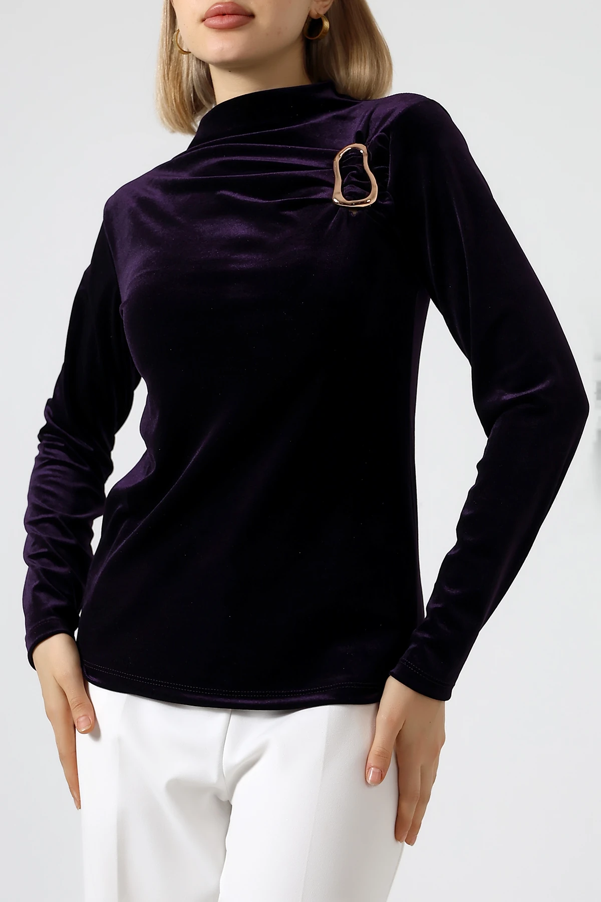 SABR Kadife Yarım Balıkçı Yaka Tokalı Bluz – Zarif & Şık Kadın Bluz