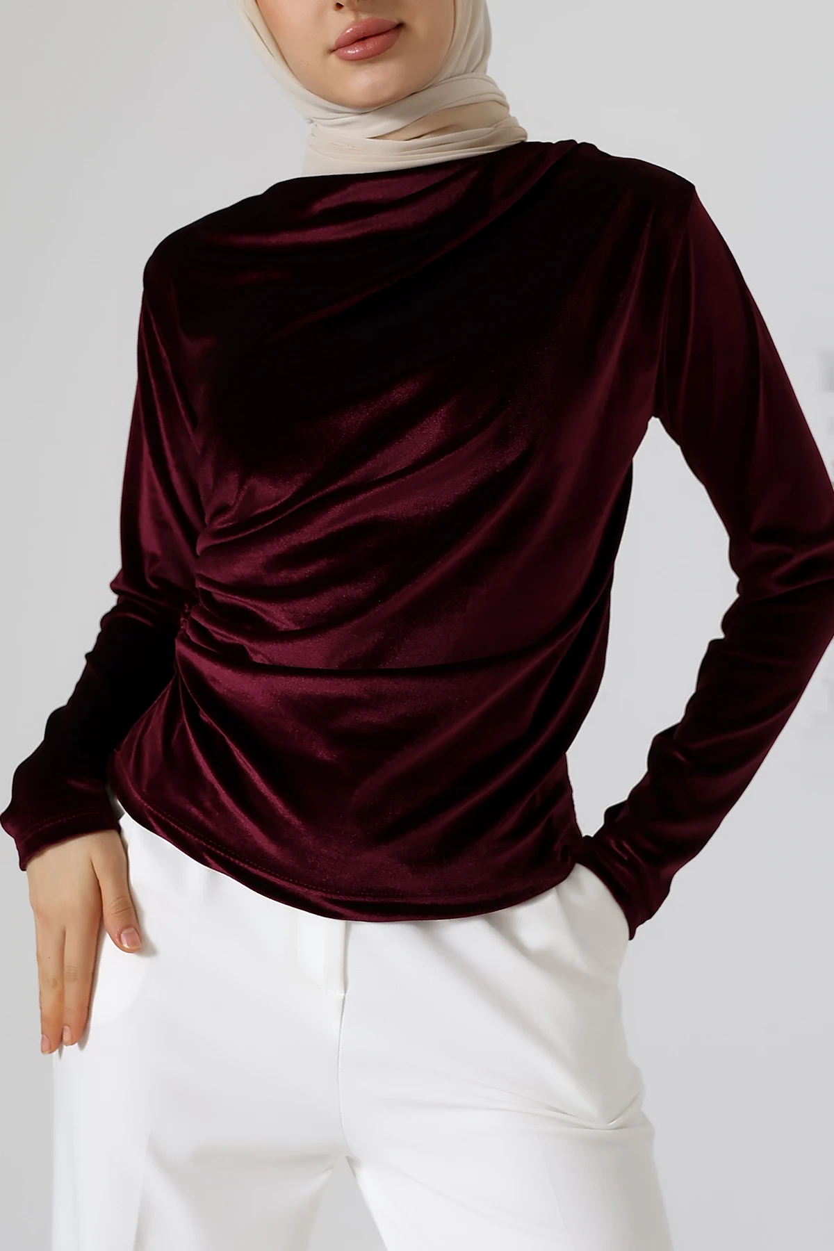 SABR Kadife Balıkçı Yaka Büzgü Detaylı Bluz – Şık & Zarif