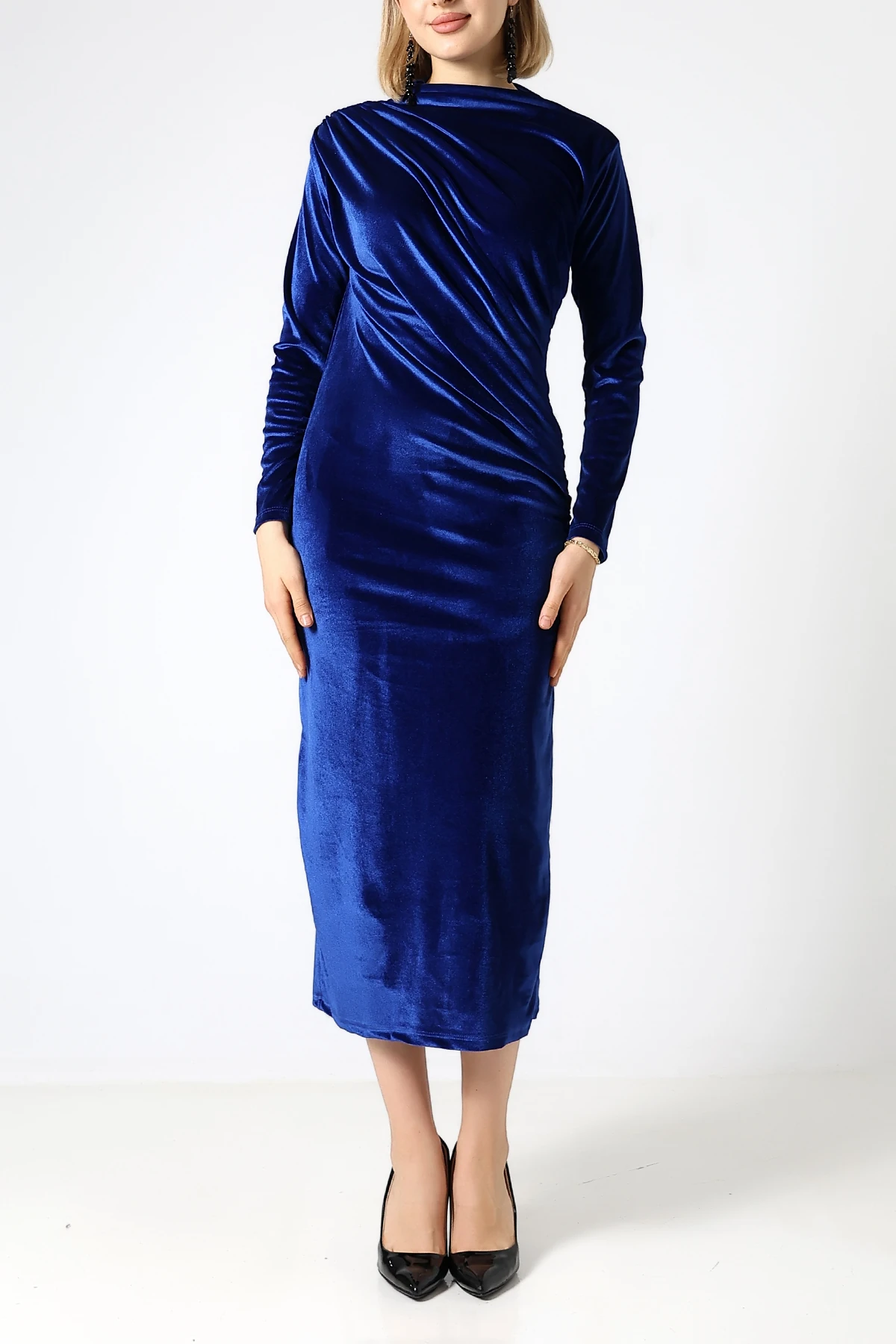 SABR Kadife Yarım Balıkçı Büzgü Detaylı Midi Elbise – Şık & Zarif Kadife Elbise - Safir Mavi Kadife